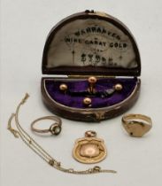 A group of assorted 9 carat gold jewellery
