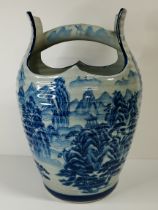 A Chinese blue and white porcelain water bucket vase, 20th Century