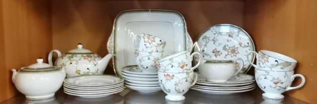 Wedgewood 'Oberon' patterned Tea service