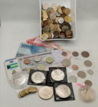 A small quantity of bank notes, coins and tokens, British and foreign, including an 1897 pewter