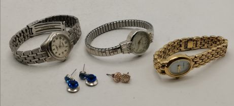 A small group of lady's jewellery