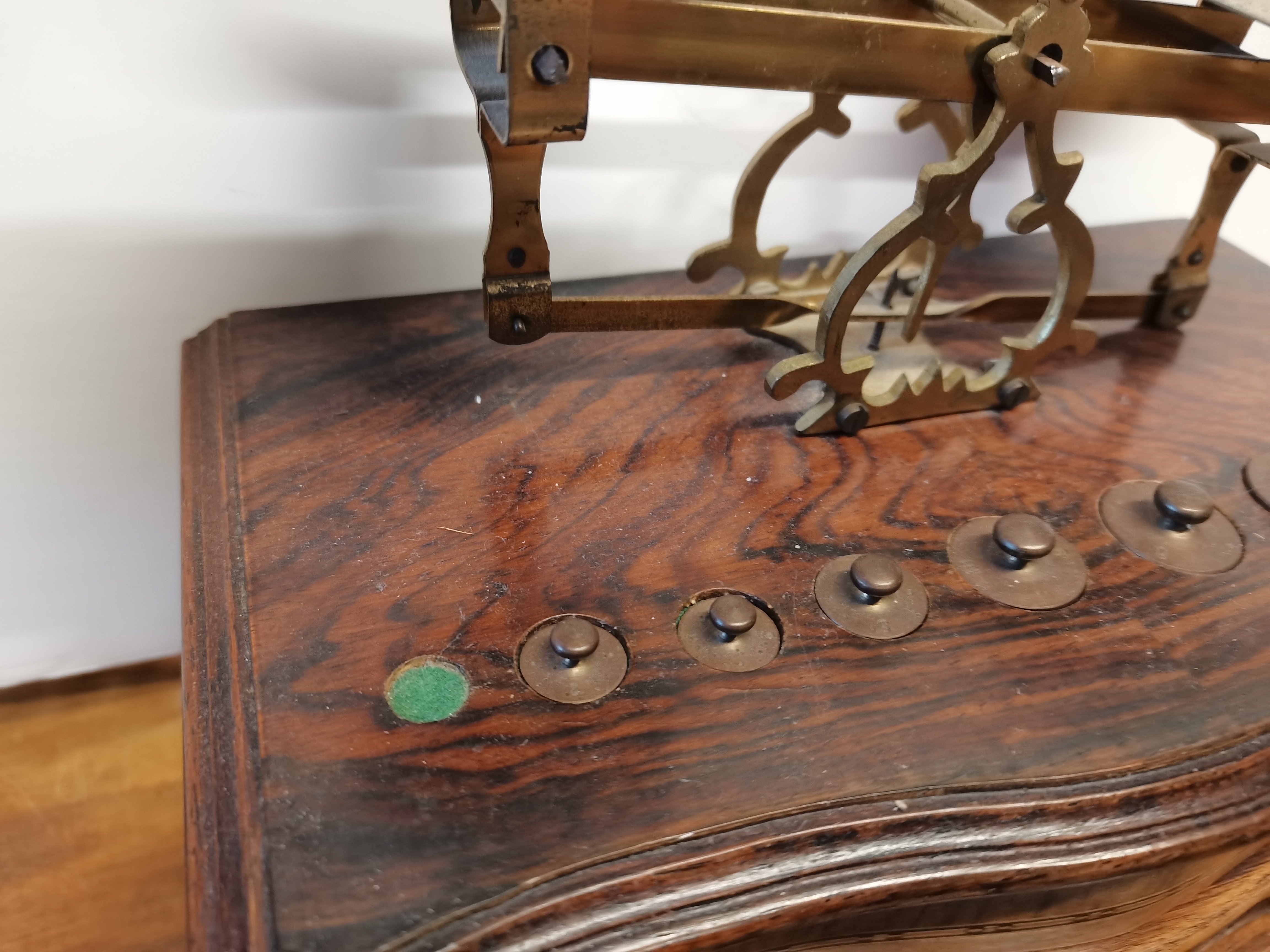 A quality inlaid mahogany set of postal scales with 2 drawers ( 1 weight missing ) - Image 2 of 3