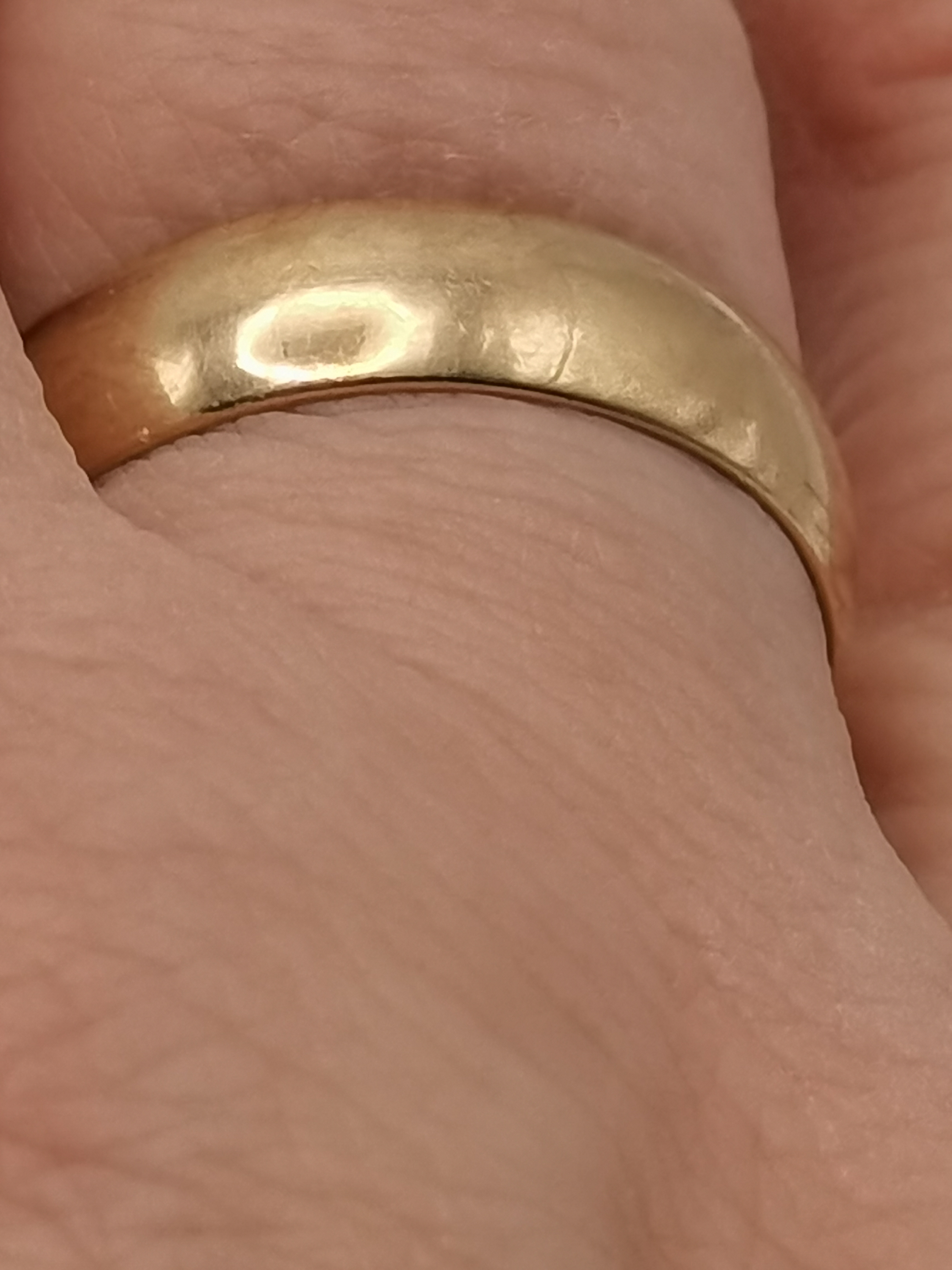 9ct Yellow Gold Thick Wedding Band size V - Image 3 of 3