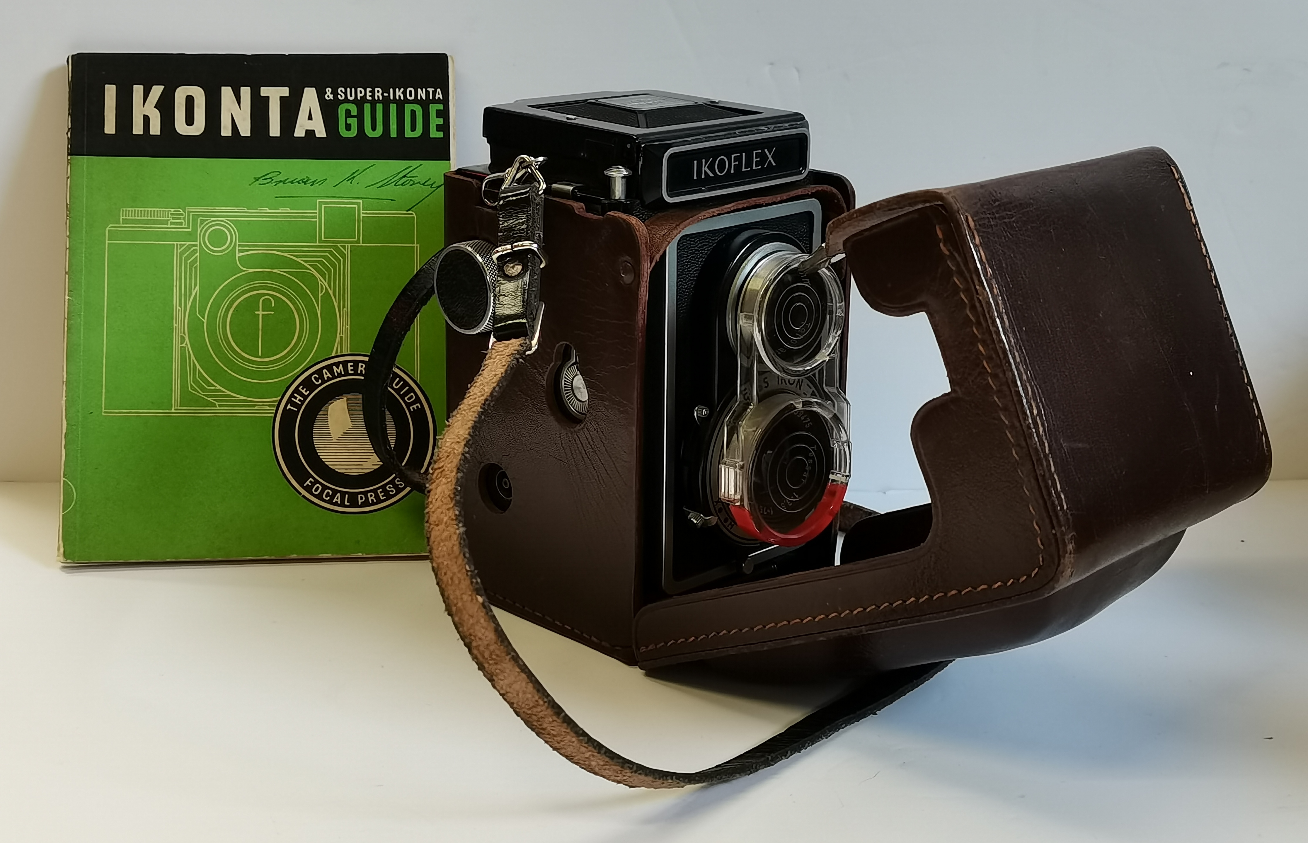 Ikonta camera, Kodak Brownie Flash III camera and binoculars all in original cases - Image 2 of 4