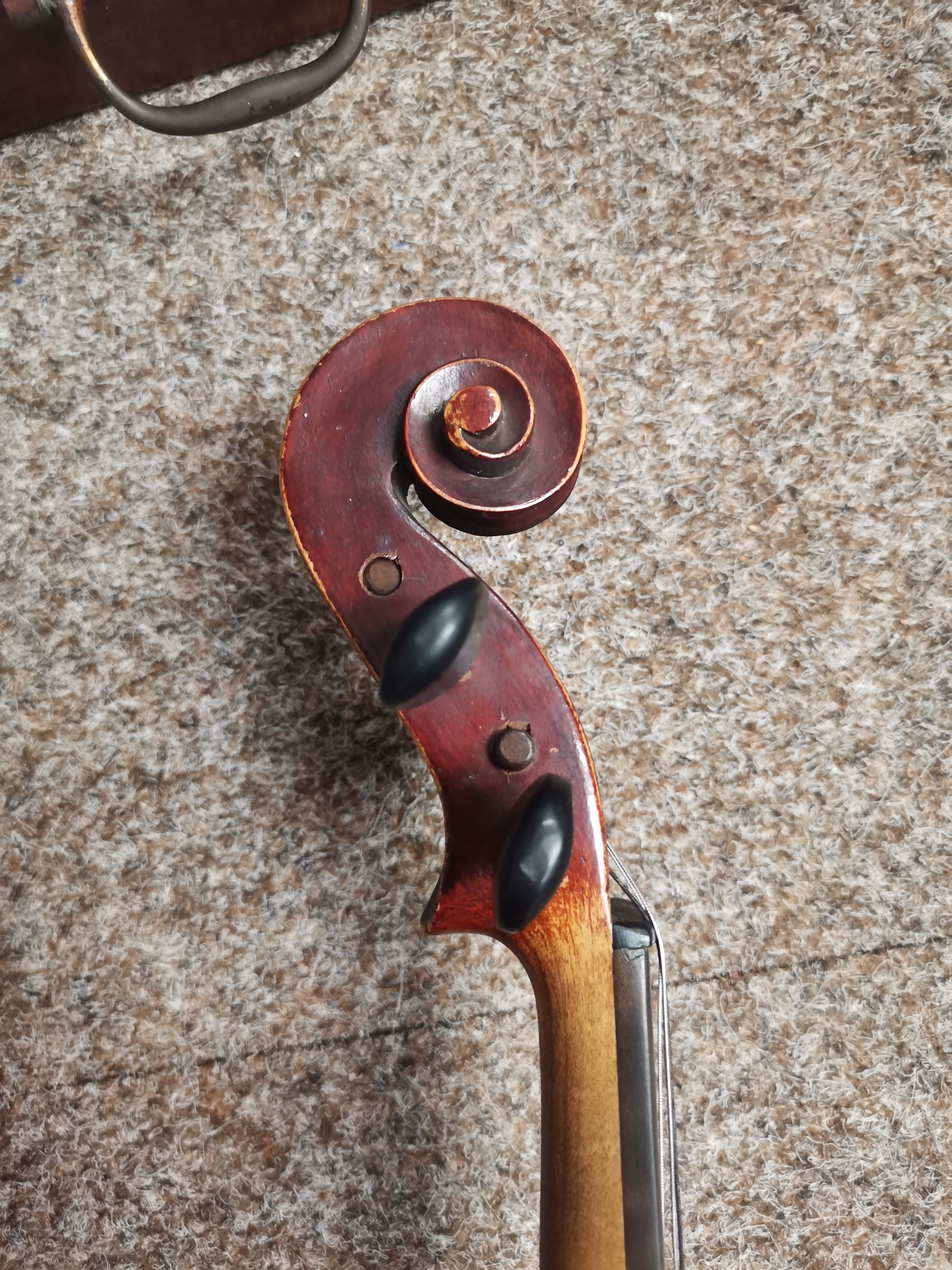 A vintage full (4/4) size violin and bow, in wooden case, plus Gnome Universal Alpha light - Image 8 of 12