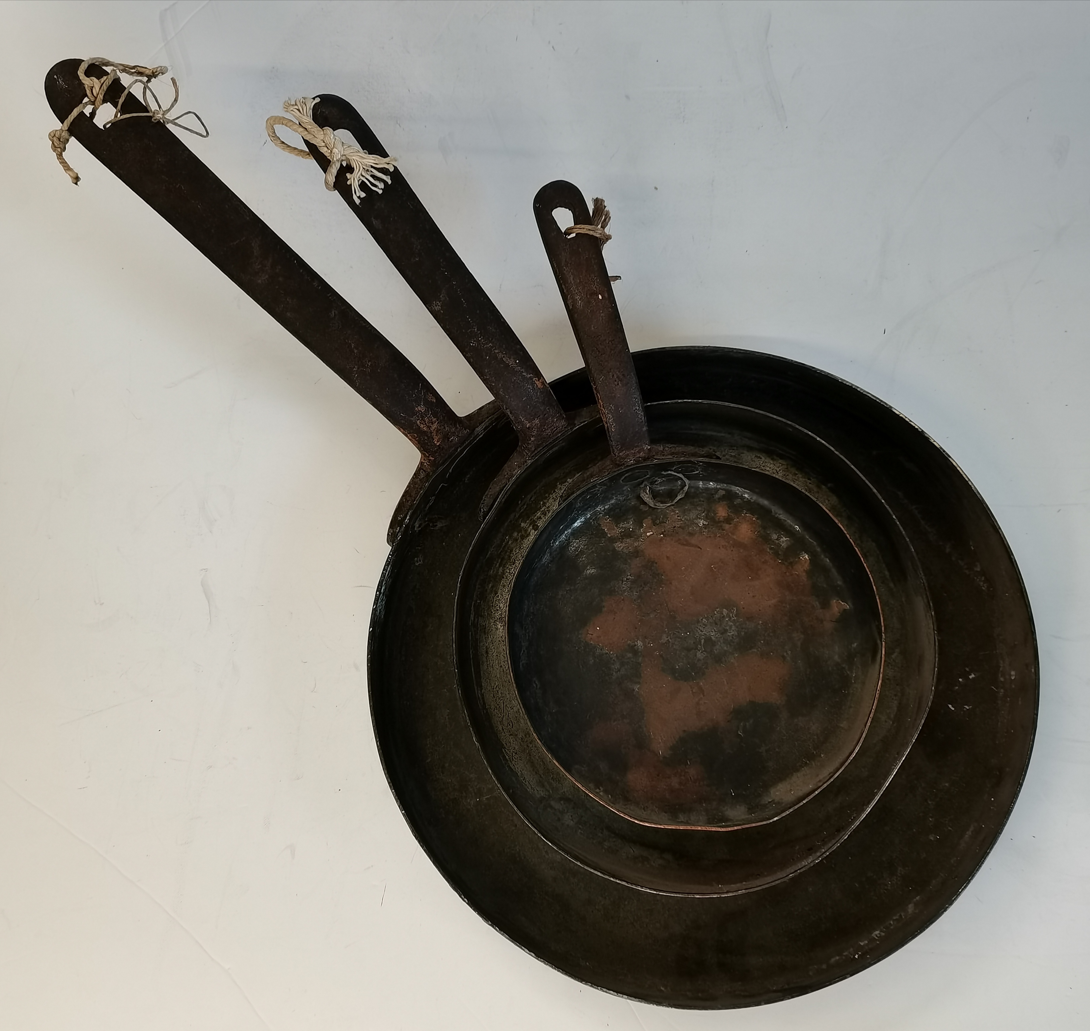 A graduated set of three copper skillets, early 20th Century - Image 2 of 2