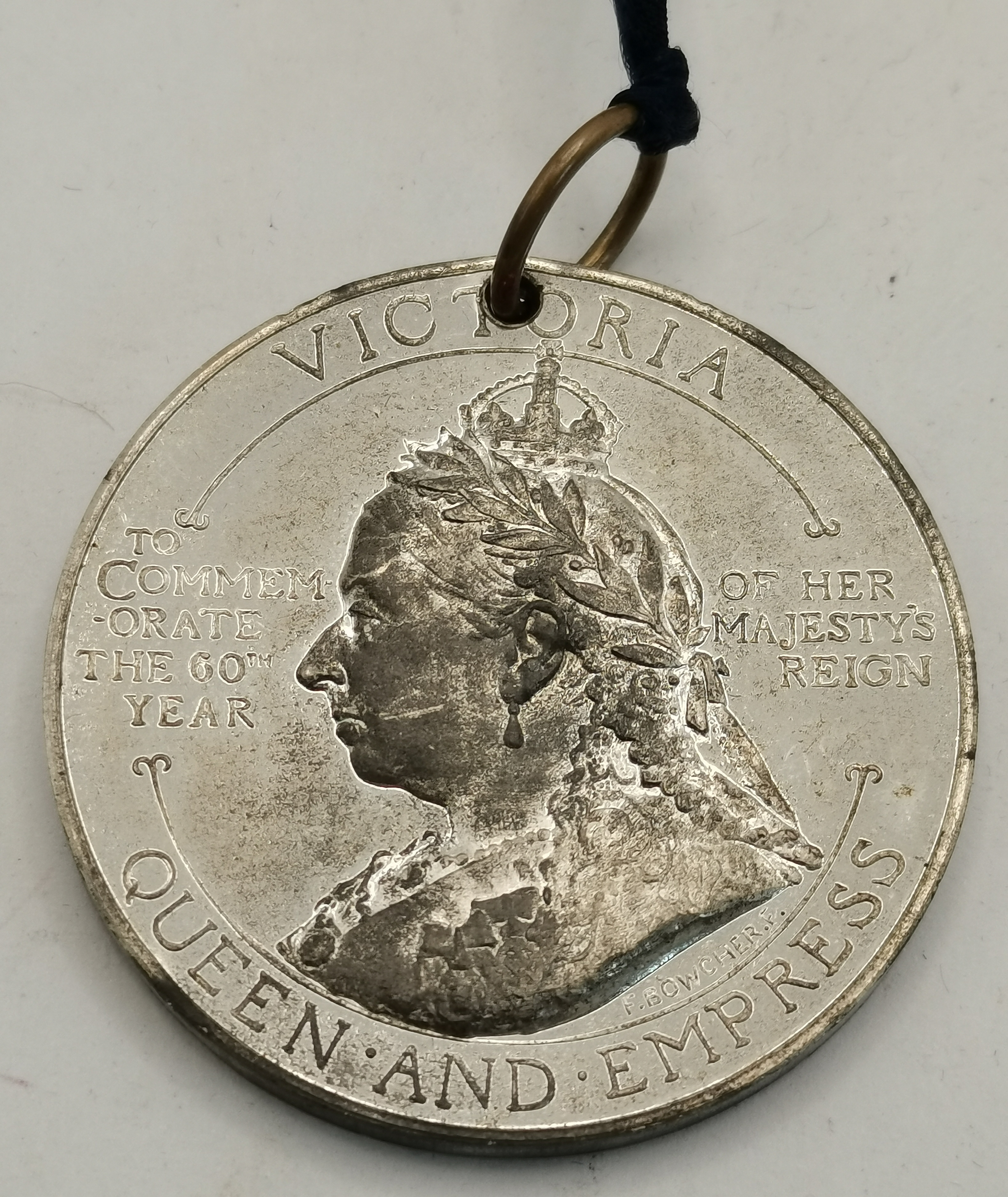 Boxed White metal commemorative Medal Victoria and x2 York Minster Comm. Medals - Image 8 of 9