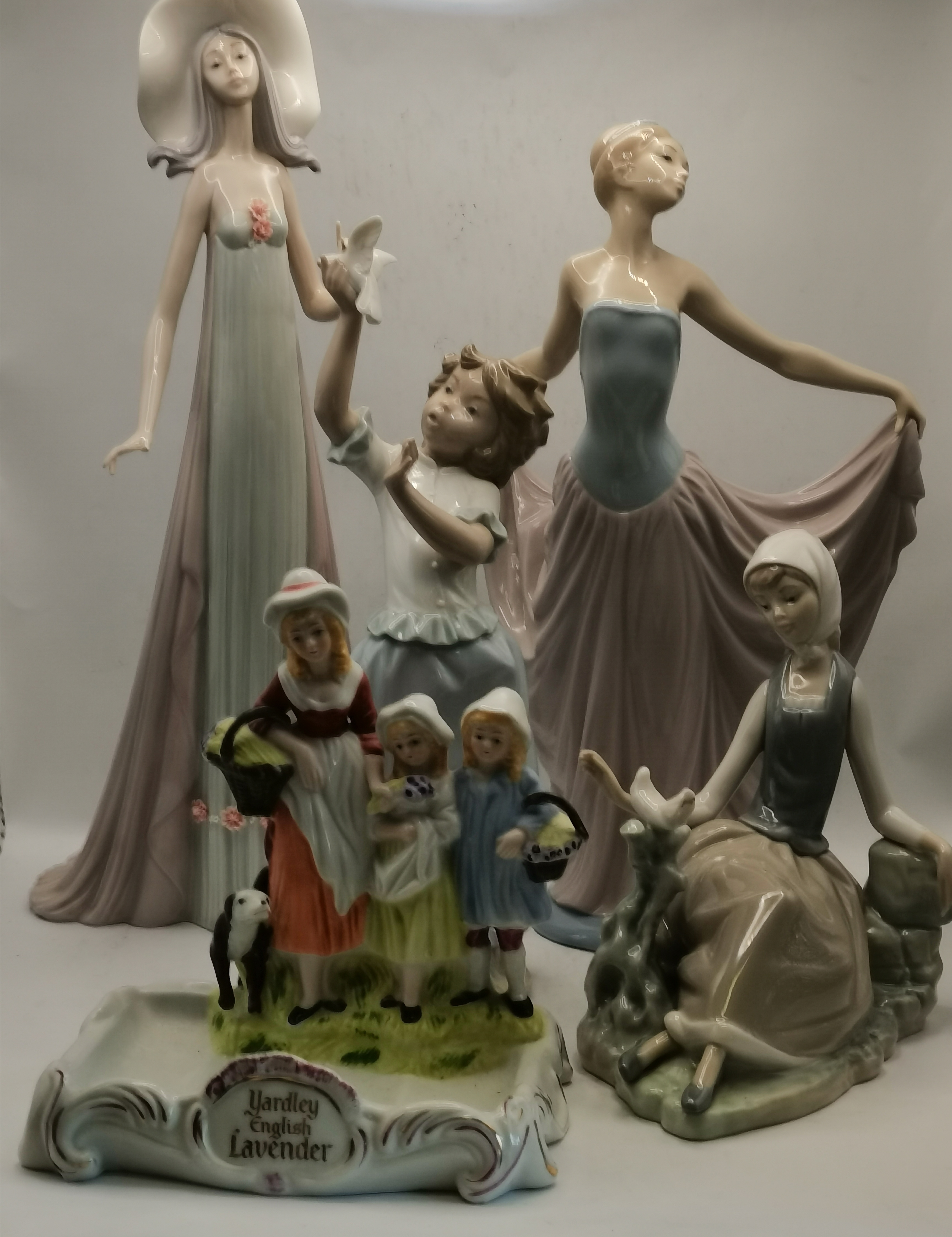 4 x Nao/ Lladro figures plus a Yardley soap dish