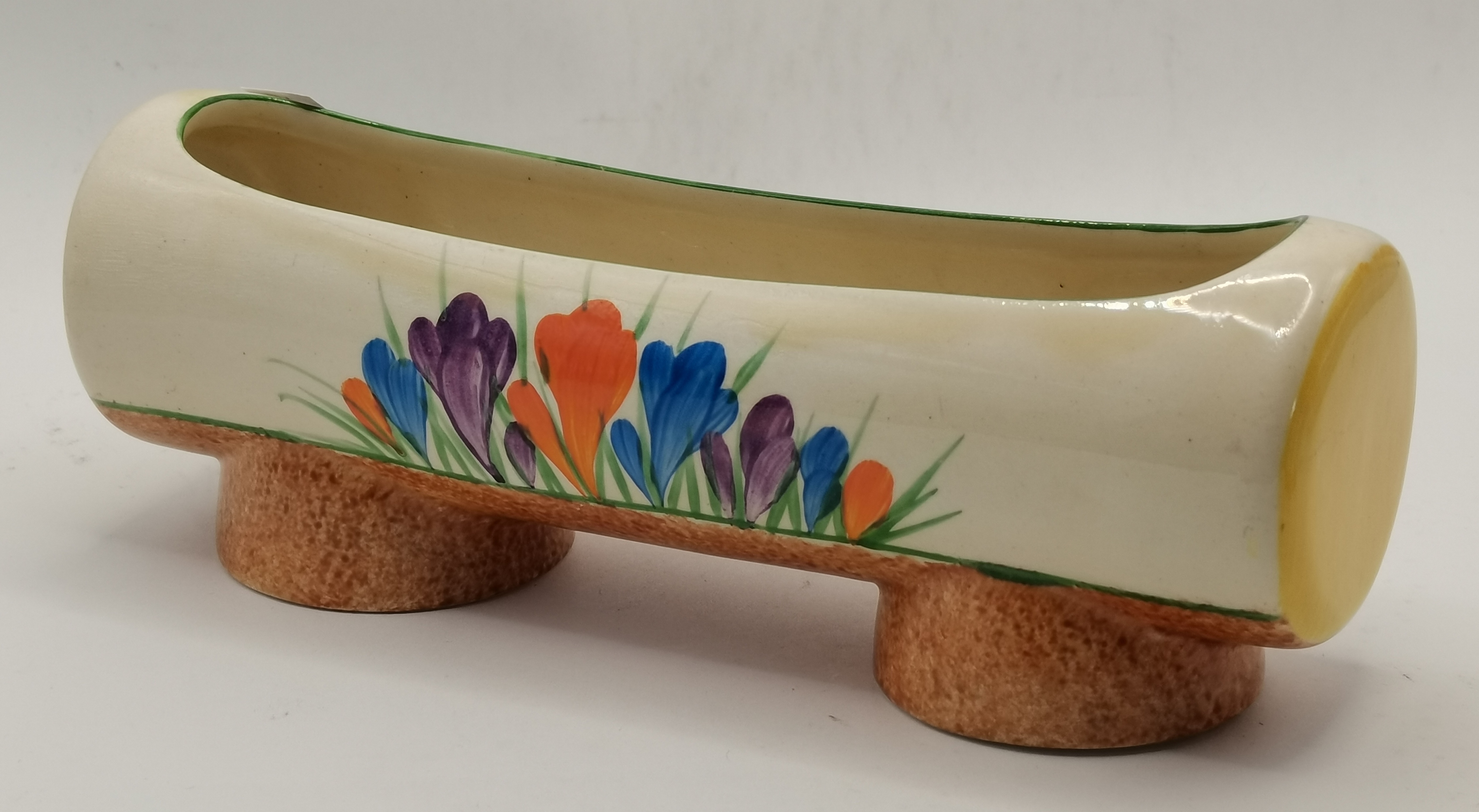 Clarice Cliff: A group of crocus decorated Bizarre wares - Image 4 of 8