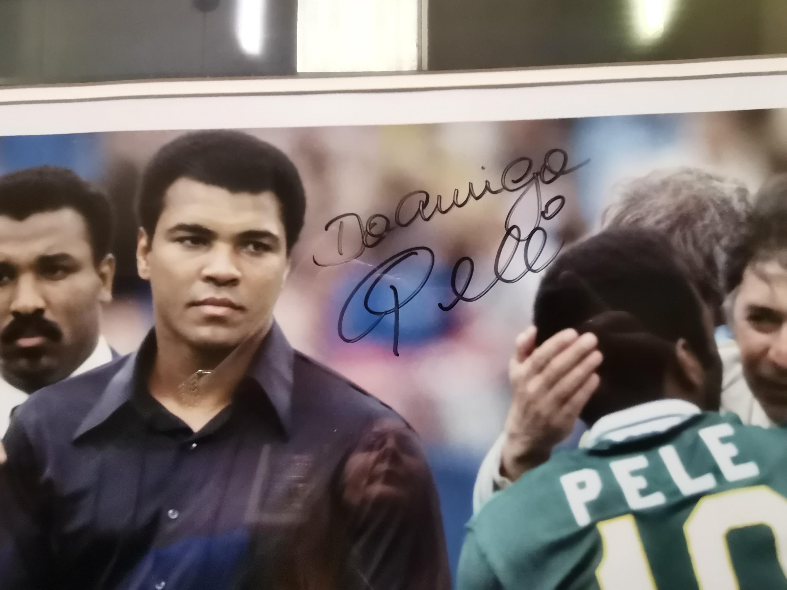 A signed colour photo of MOHAMMAD ALI and PELE signed by Pele - Image 2 of 3