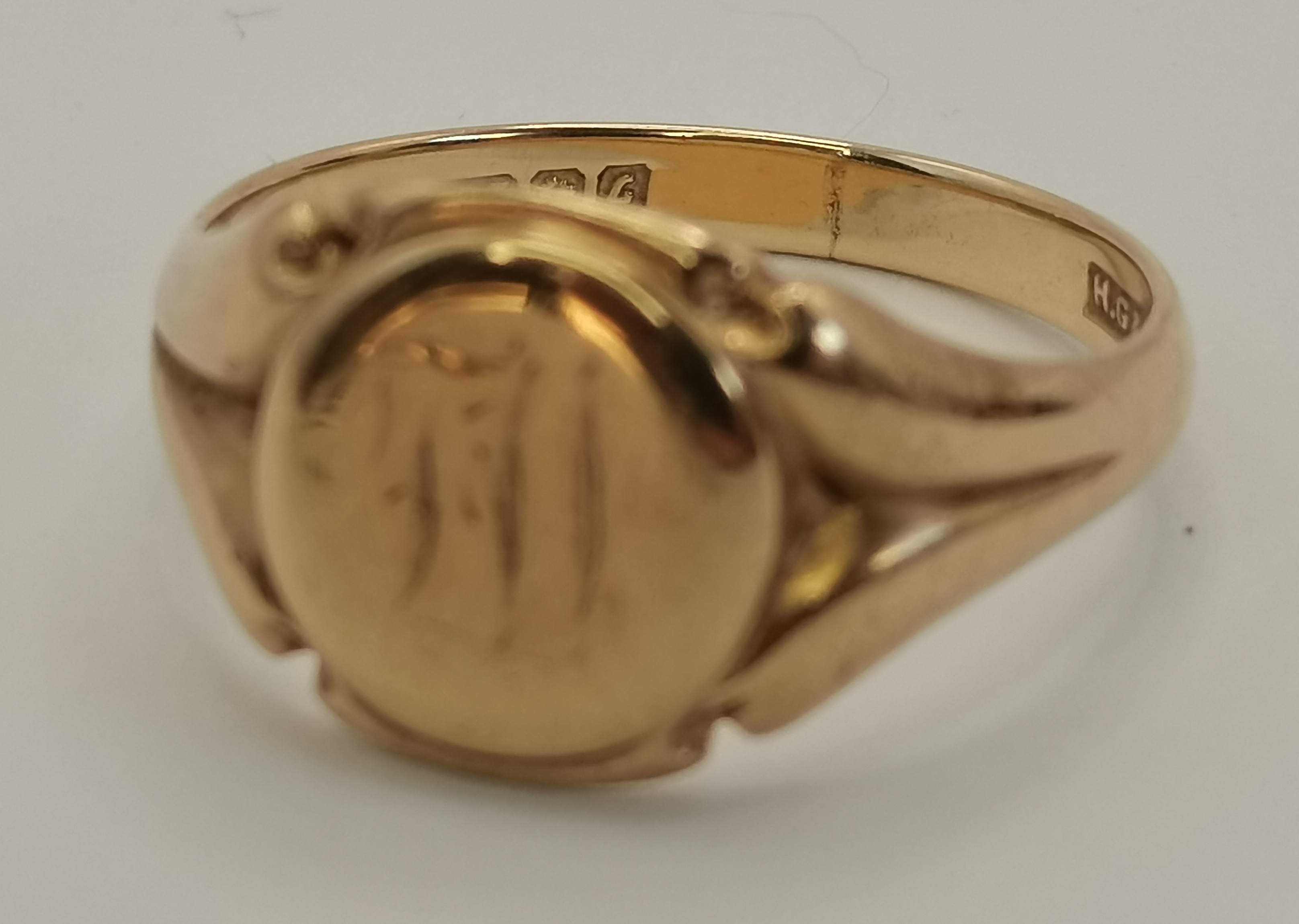 Two 9 carat gold signet rings - Image 2 of 6