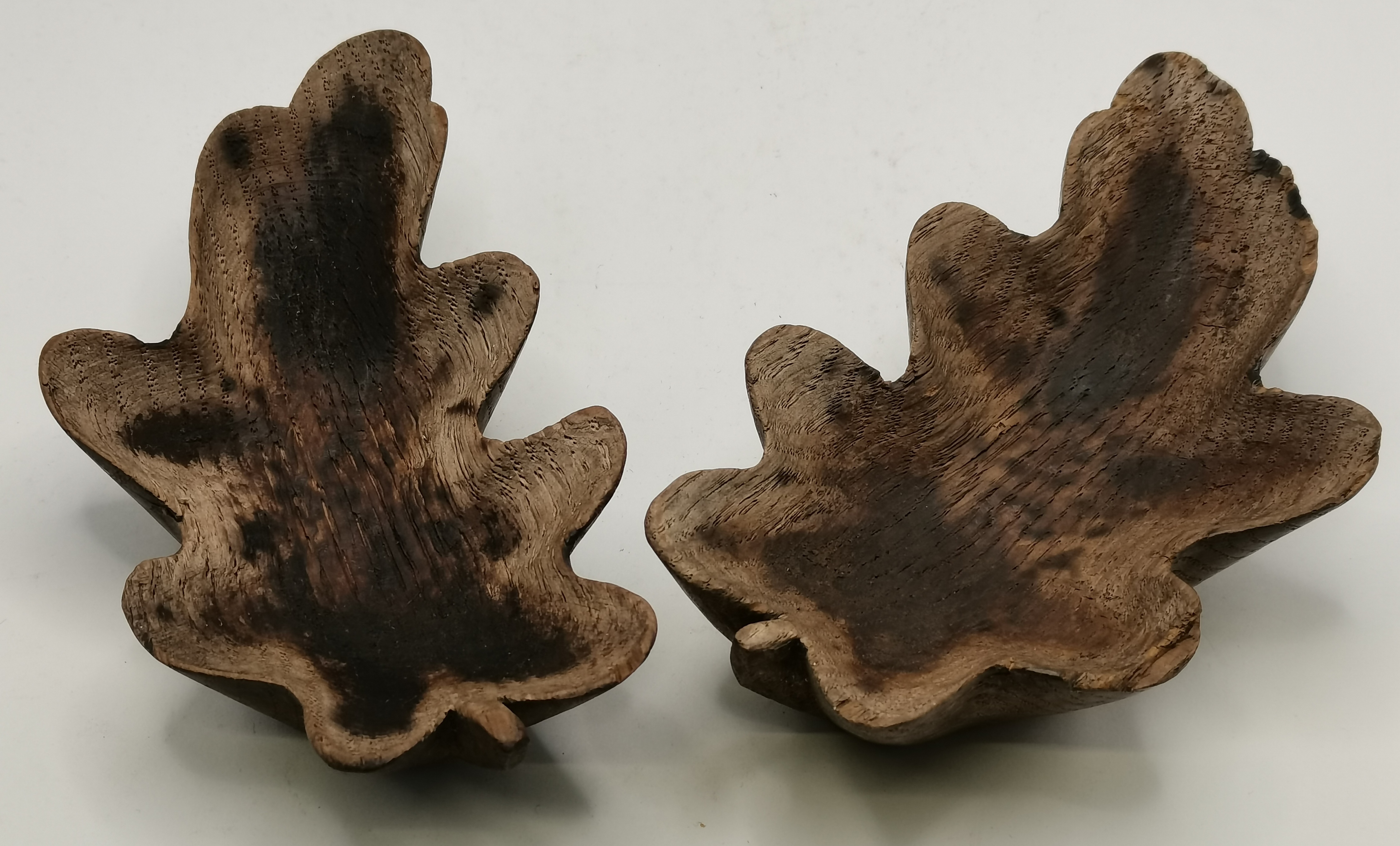 Yorkshire Oak, a pair of carved oak leaf pin dishes - Image 3 of 3