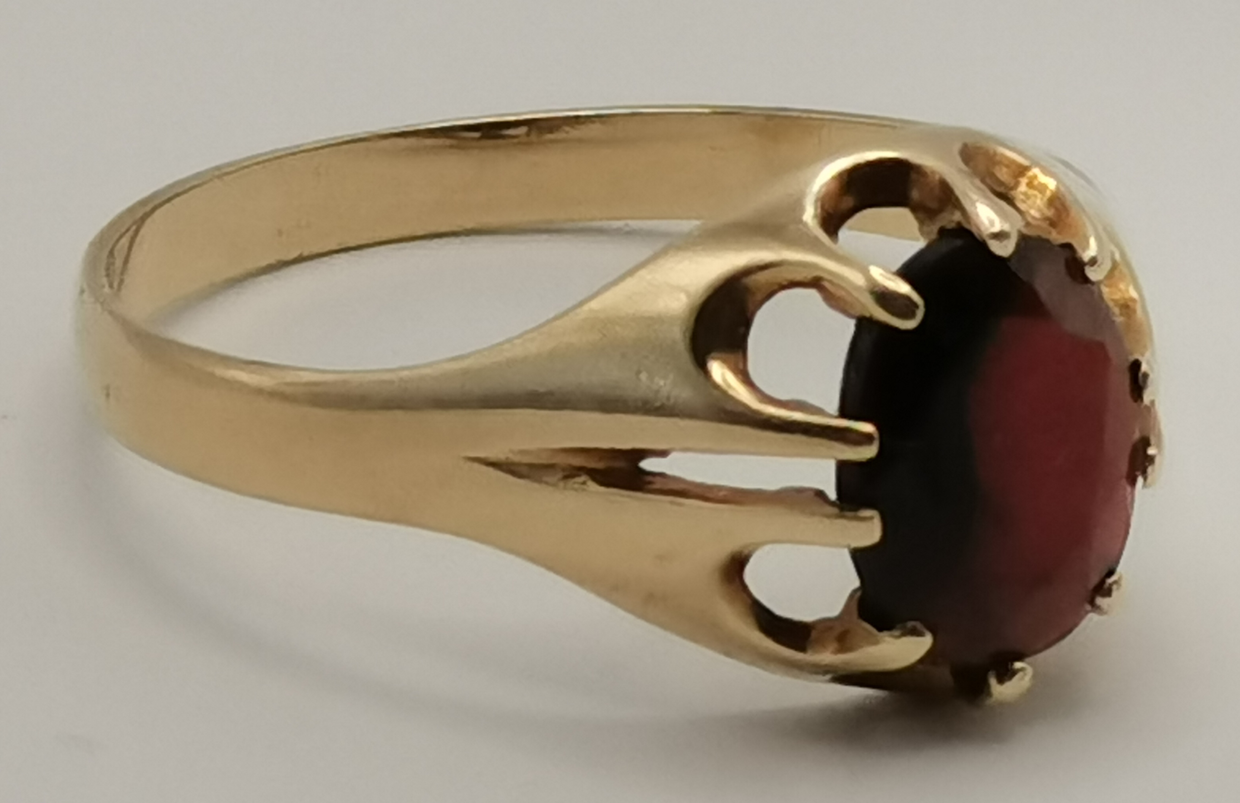 Two 9 carat gold rings - Image 3 of 9