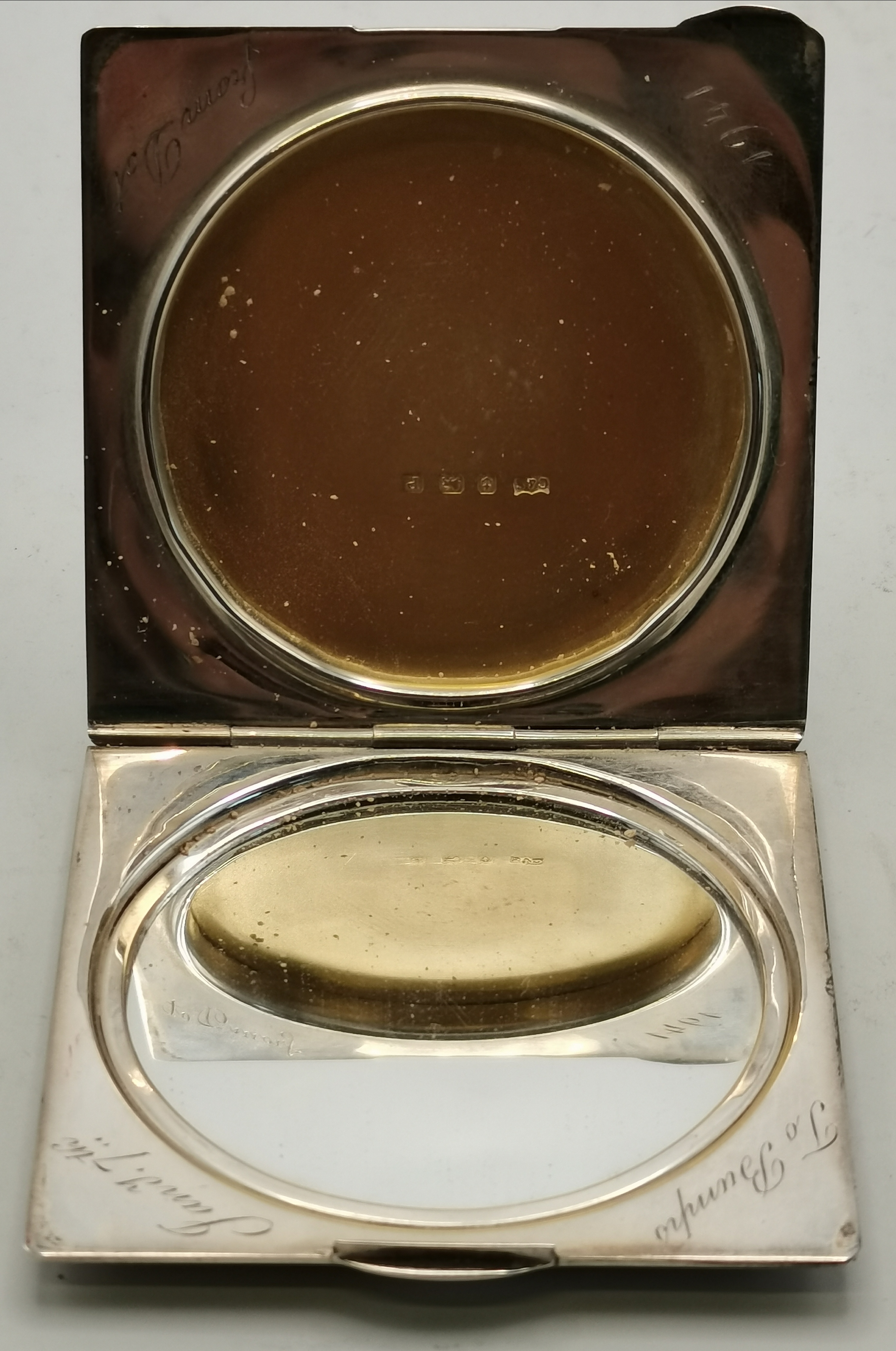 A George VI silver snuff box and compact - Image 5 of 6