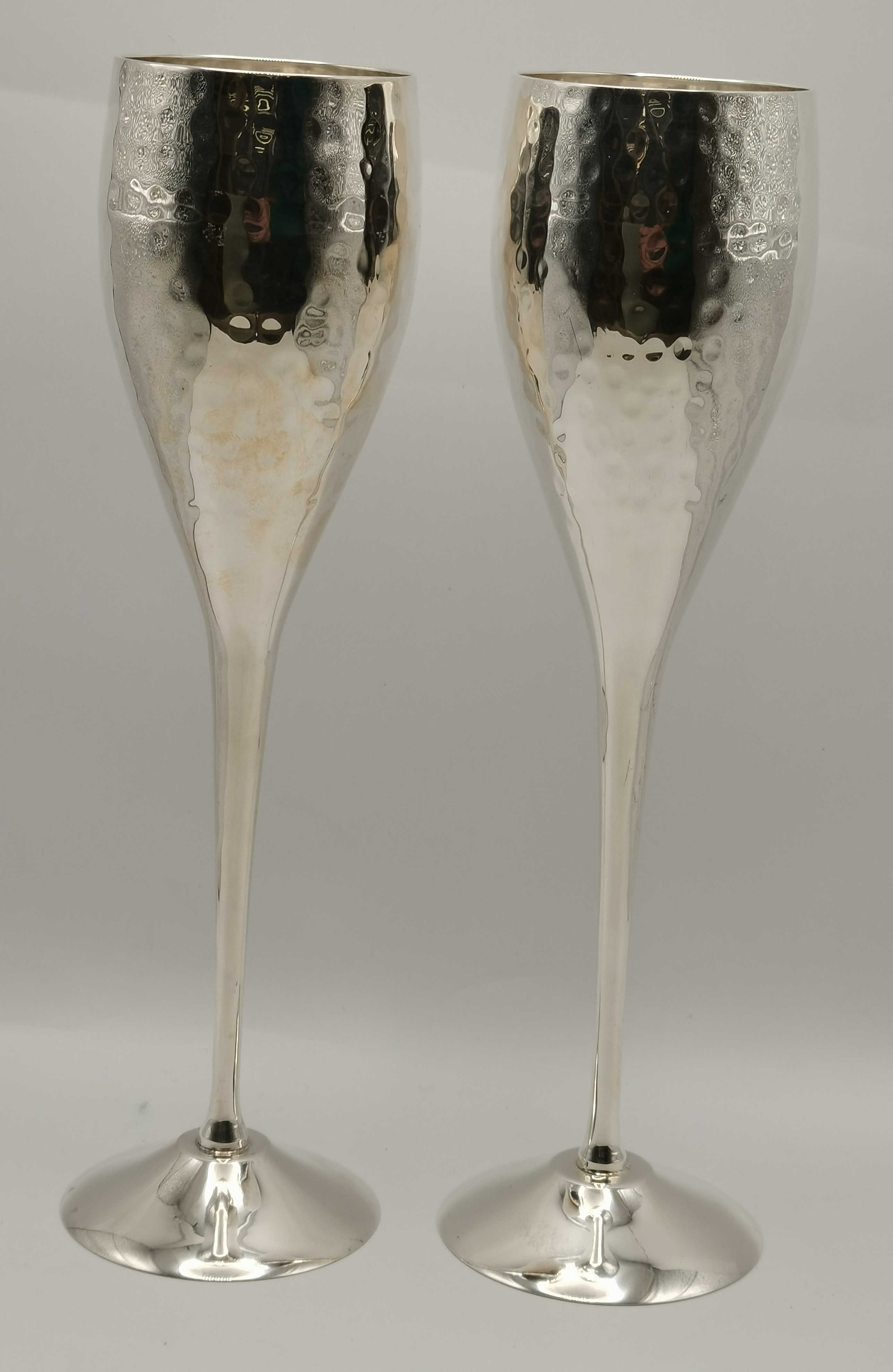 A pair of silver-plated champagne flutes, and a heart-shaped dish - Image 2 of 4