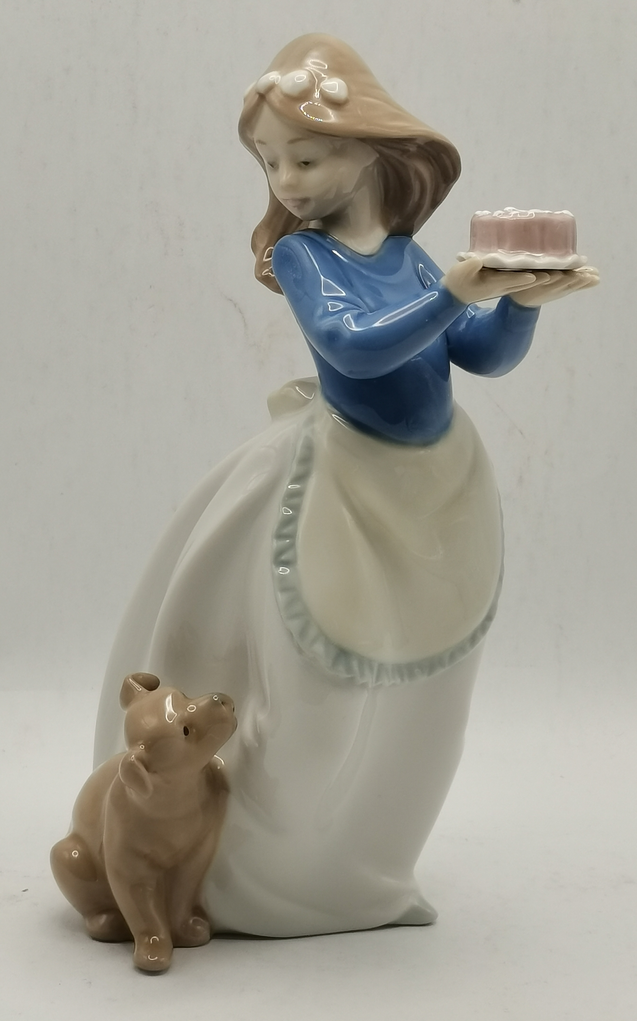 A group of five Nao porcelain models - Image 5 of 12