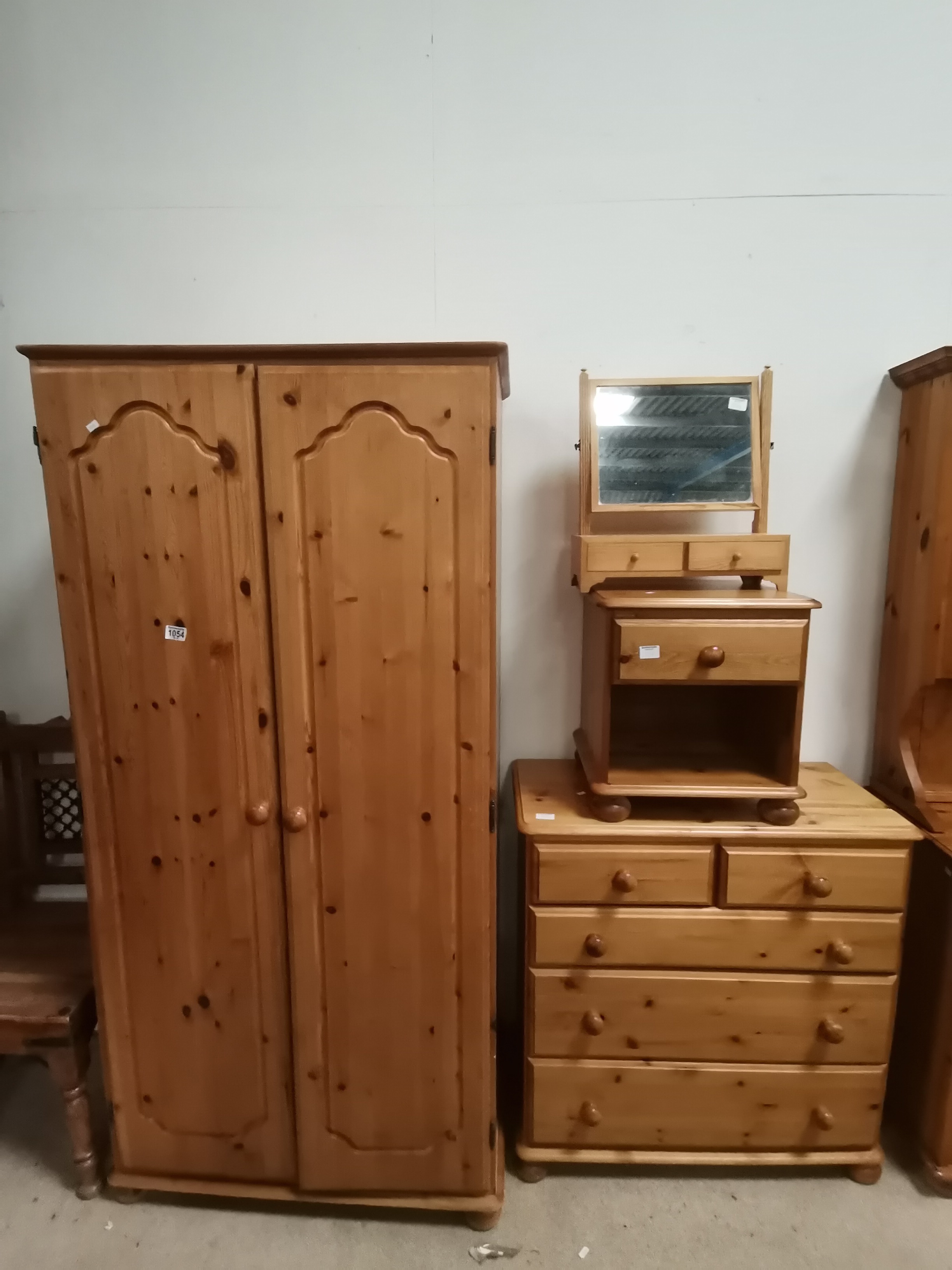 Pine wardrobe, bedside cabinets and matching 4Ht chest of drawers - Image 2 of 2