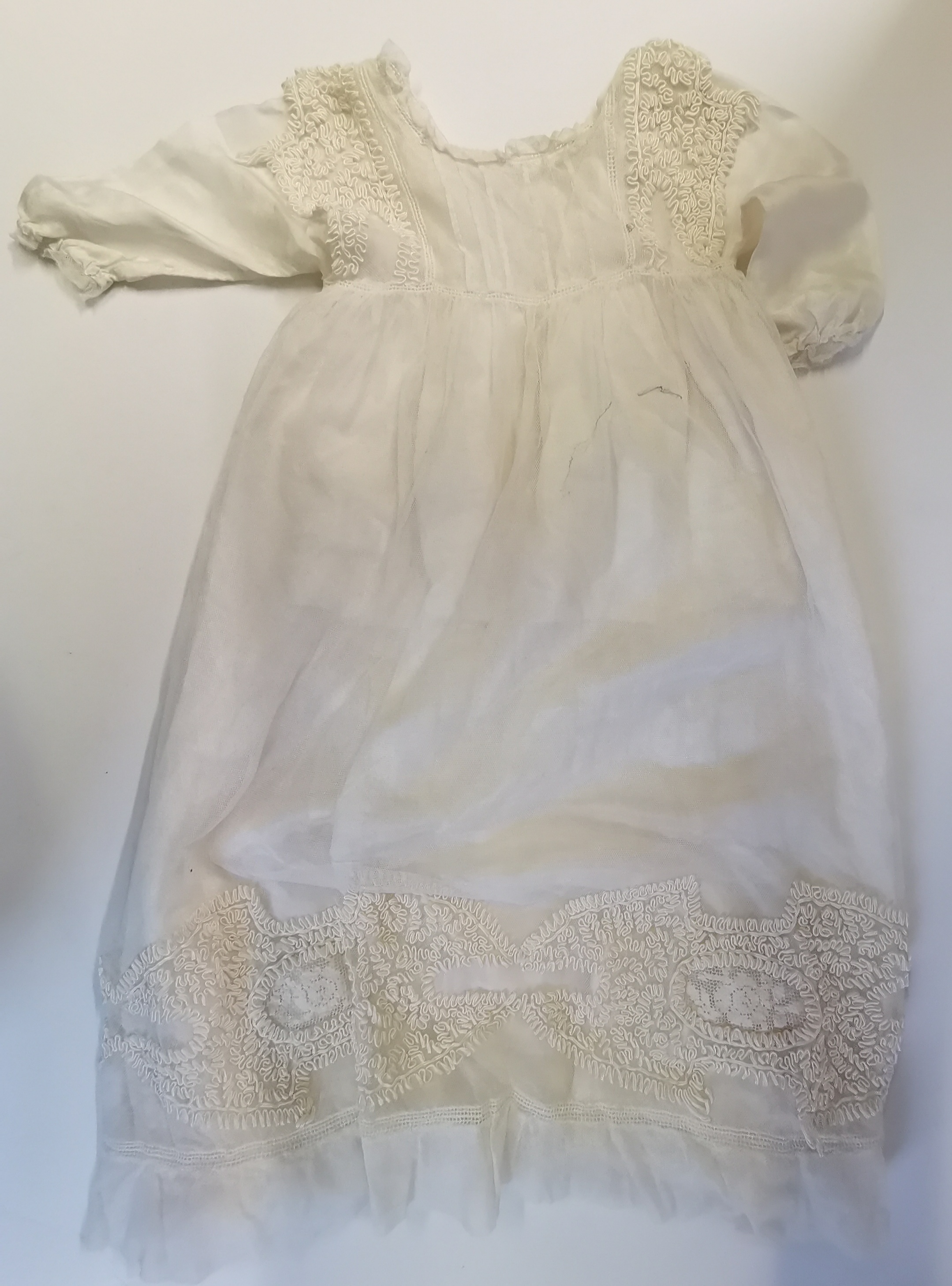 Antique silk and lace items - wedding veil, Christening robe etc - Image 2 of 8