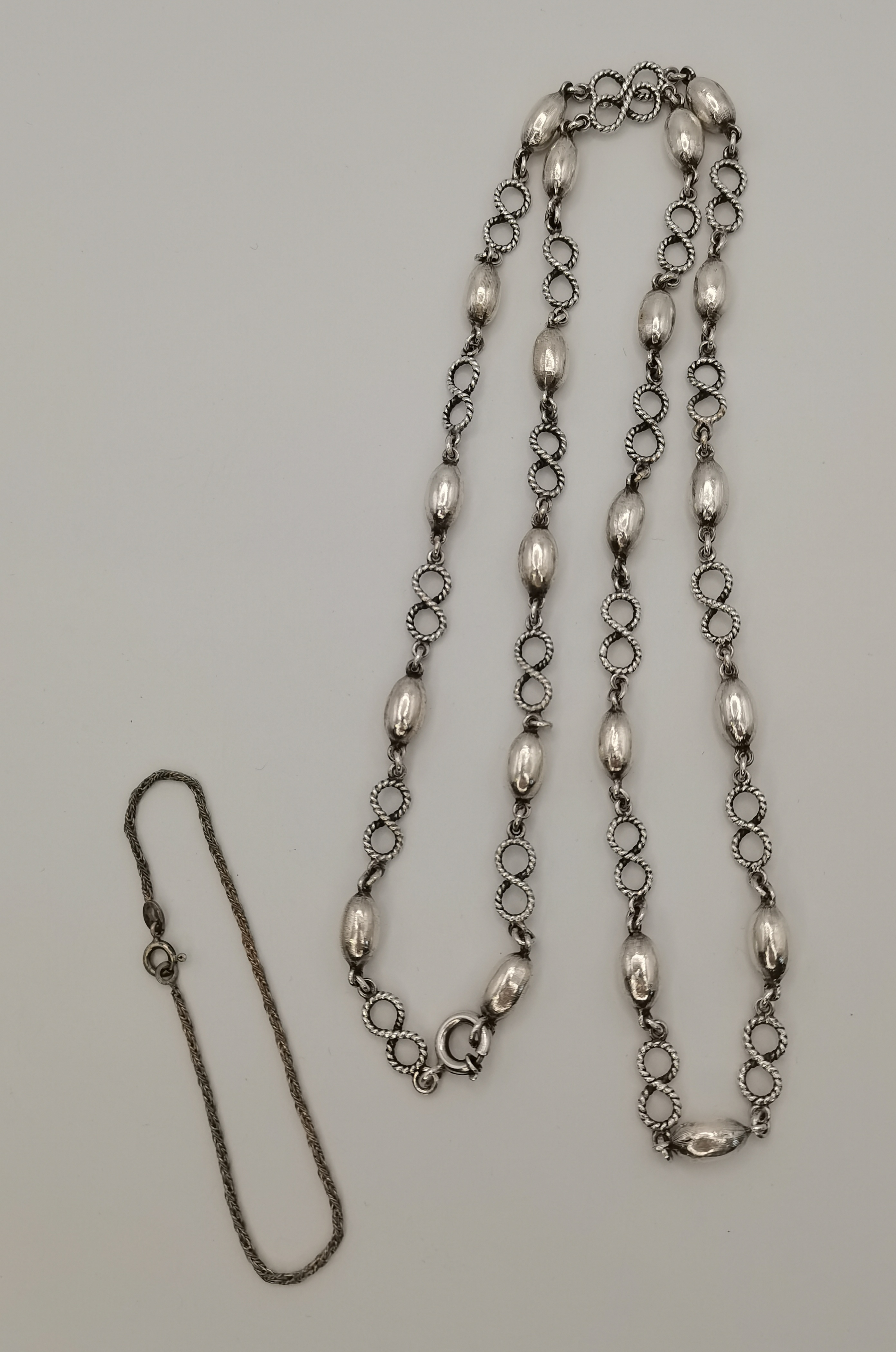 A group of silver necklaces and bracelets - Image 5 of 7