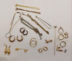 A mixed group of 9 carat gold and yellow metal jewellery