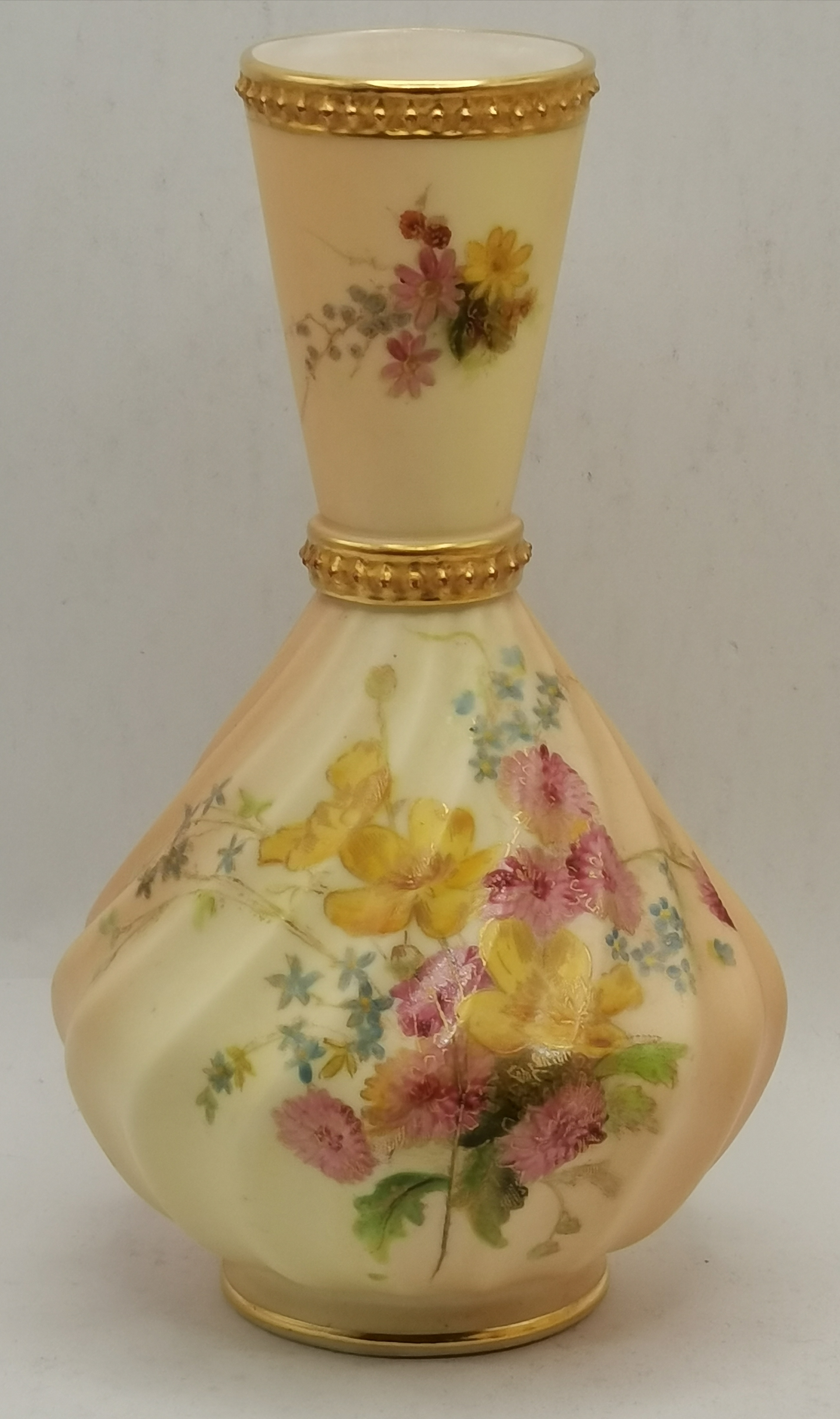 A small group of Royal Worcester blush ivory wares - Image 2 of 9