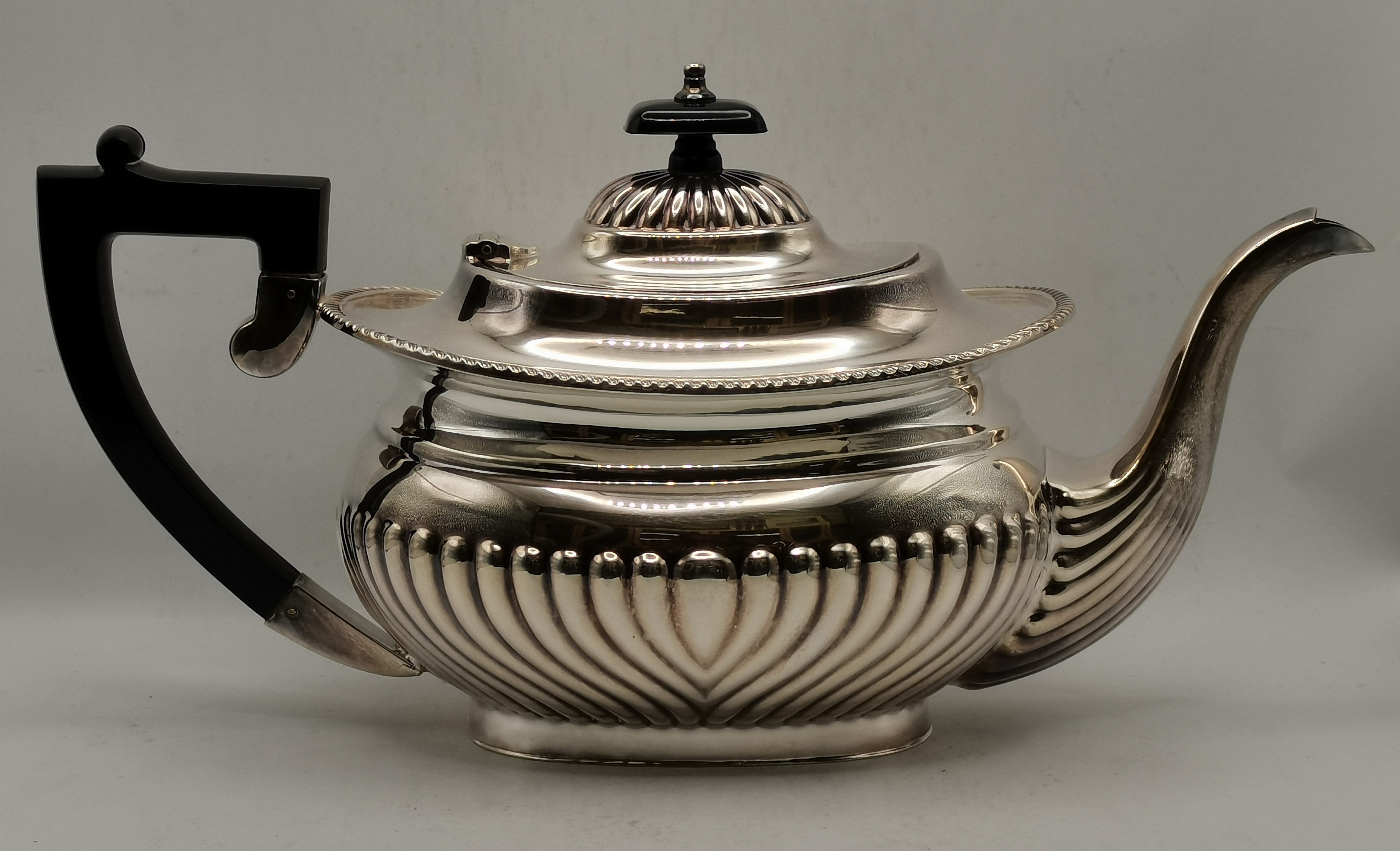 A silver-plated four-piece tea and coffee service - Image 3 of 5