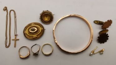 A group of gold and yellow metal jewellery