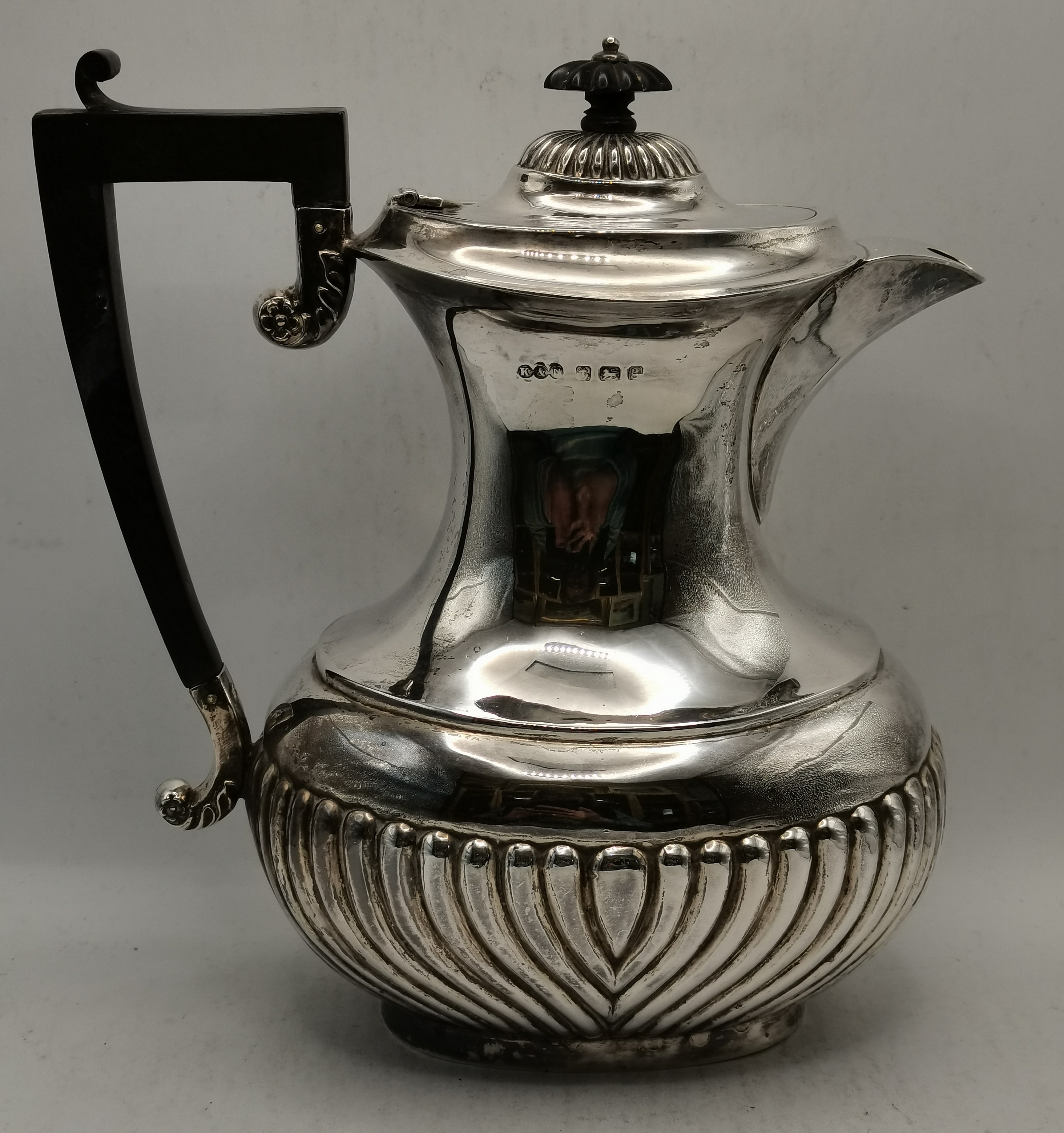 An Edwardian silver four-piece tea service - Image 2 of 5