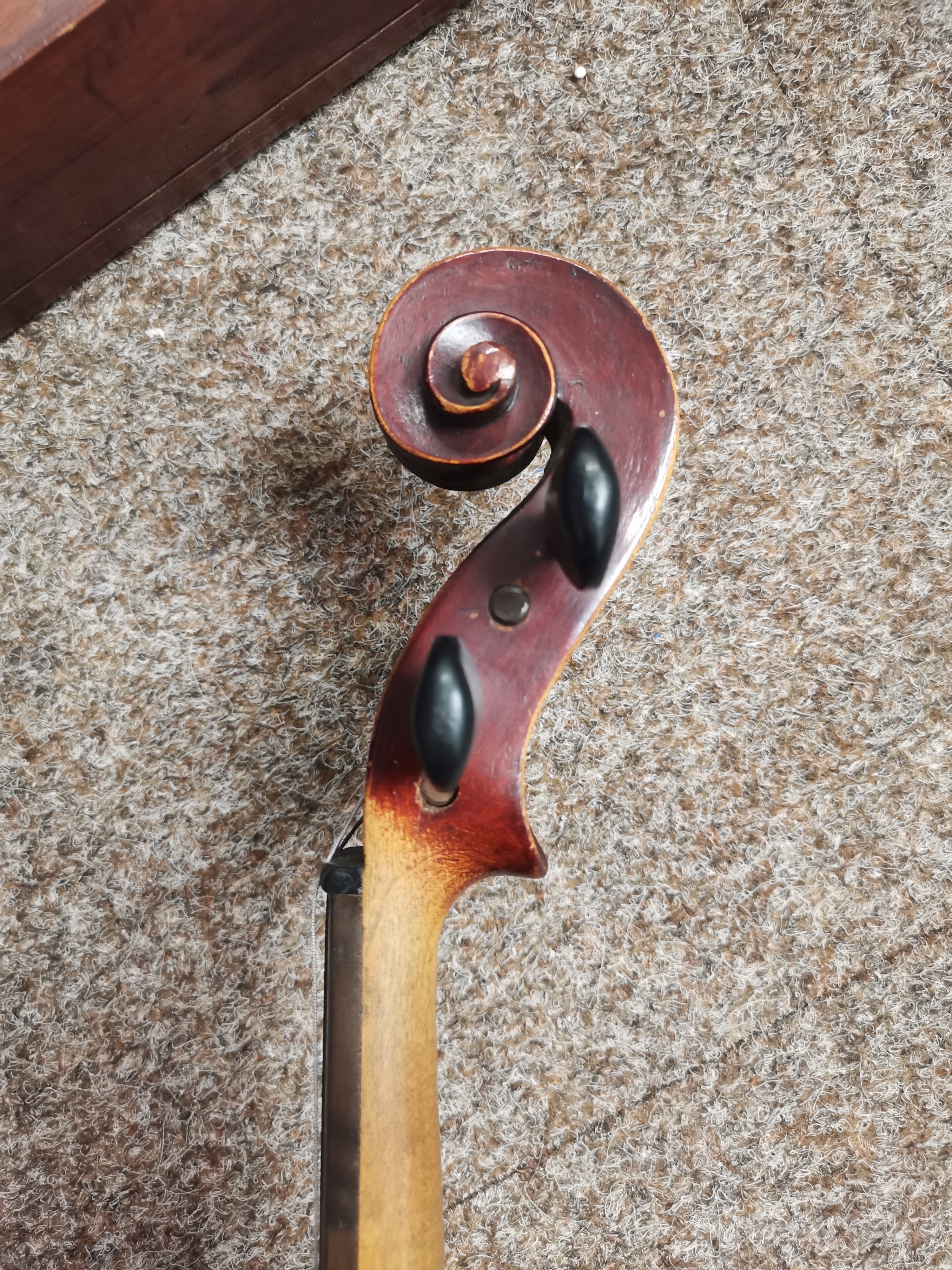 A vintage full (4/4) size violin and bow, in wooden case, plus Gnome Universal Alpha light - Image 9 of 12