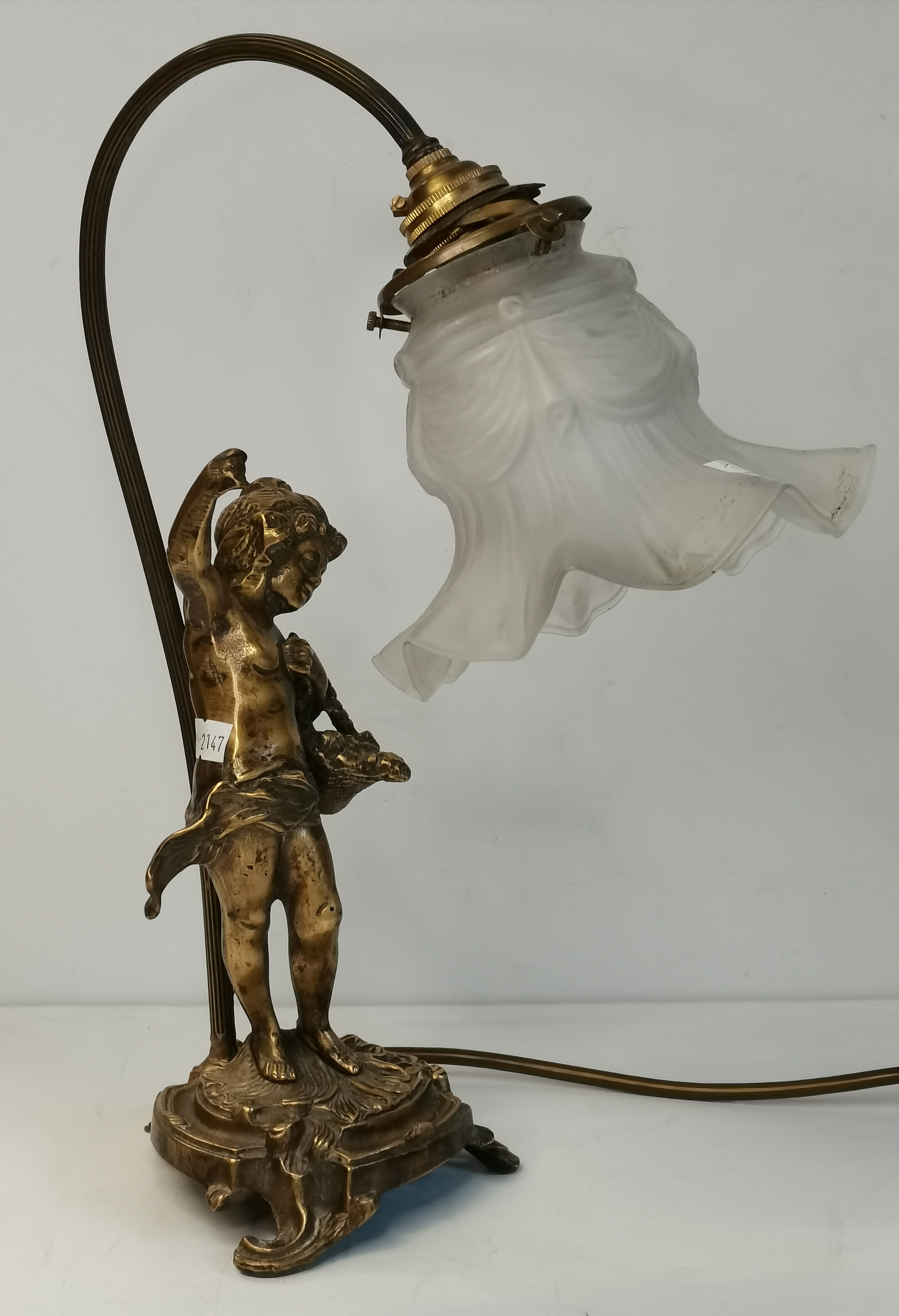 A French figural brass table lamp - Image 2 of 2