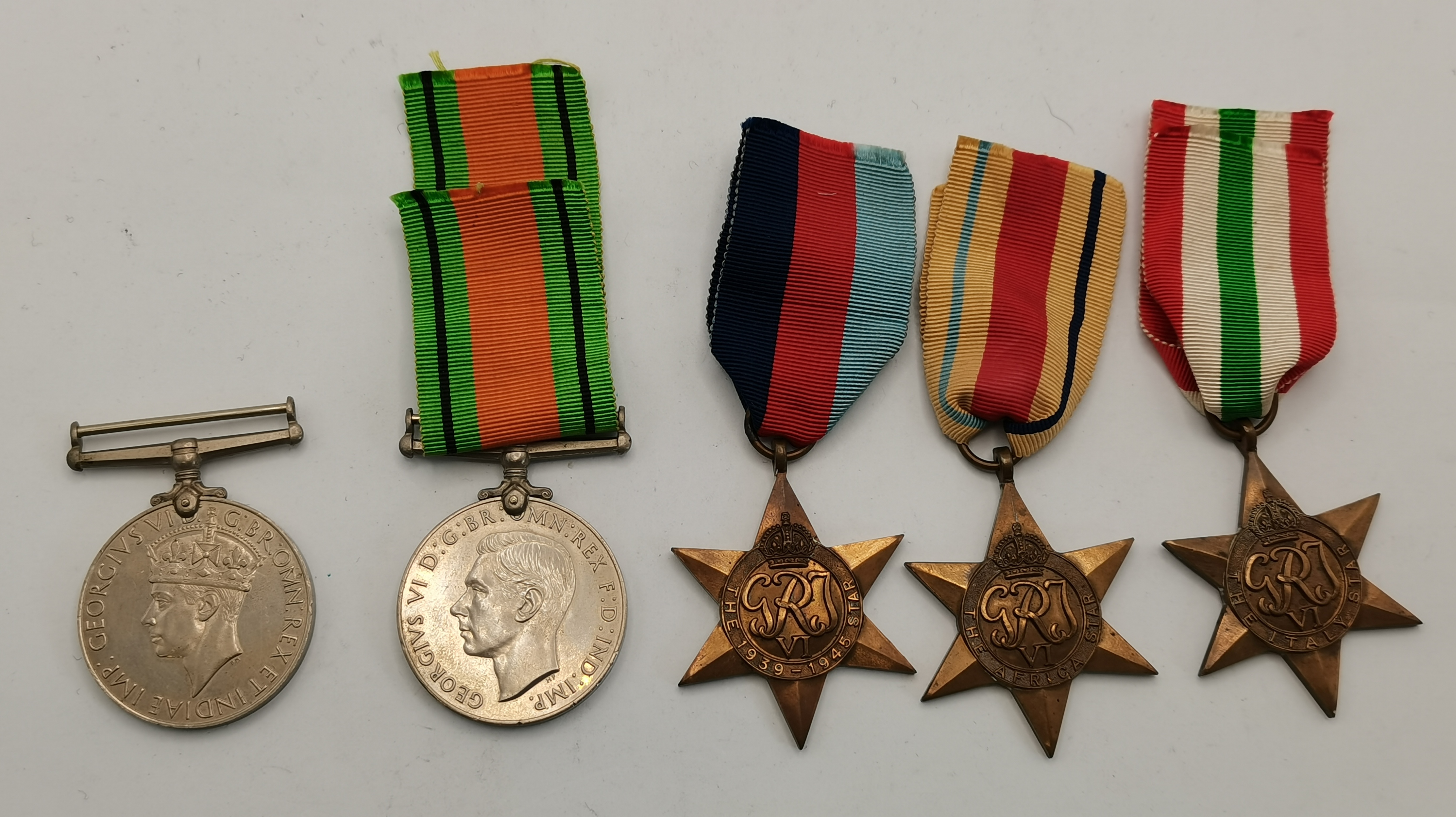 A quantity of assorted WWI and WW2 medals, embroidered insignia, etc. - Image 4 of 5