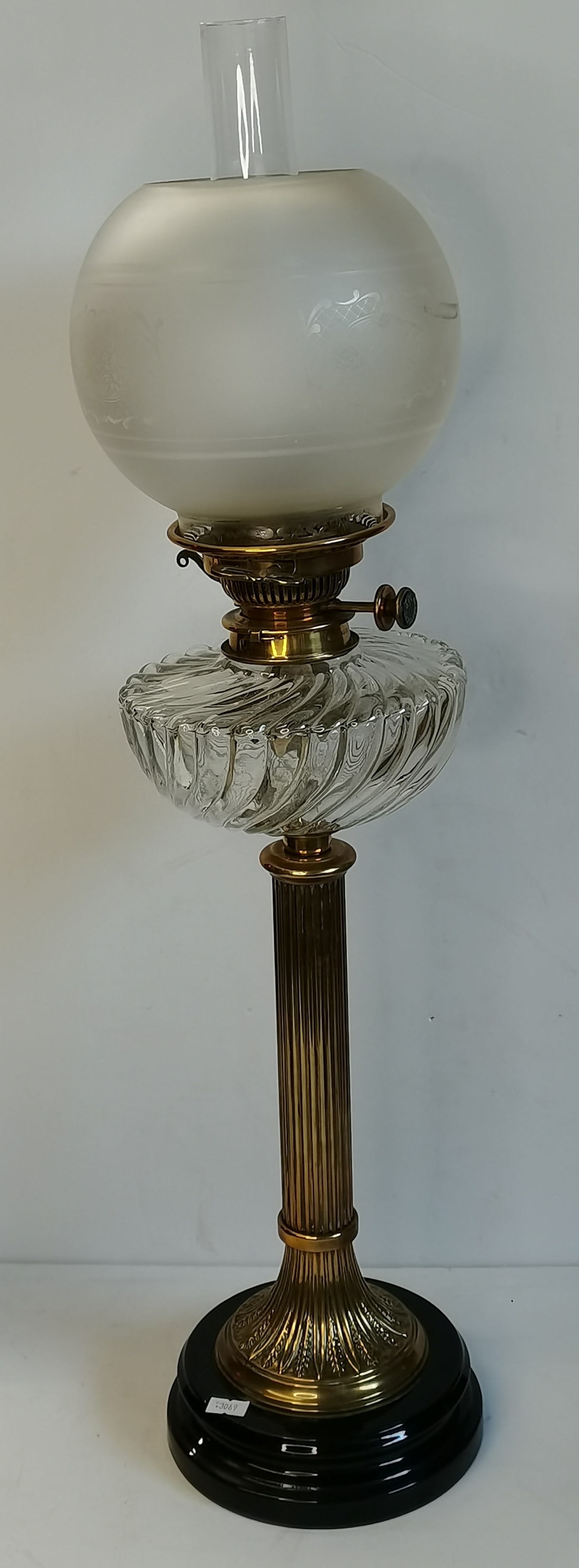 Two Victorian glass and brass oil lamps - Image 2 of 3