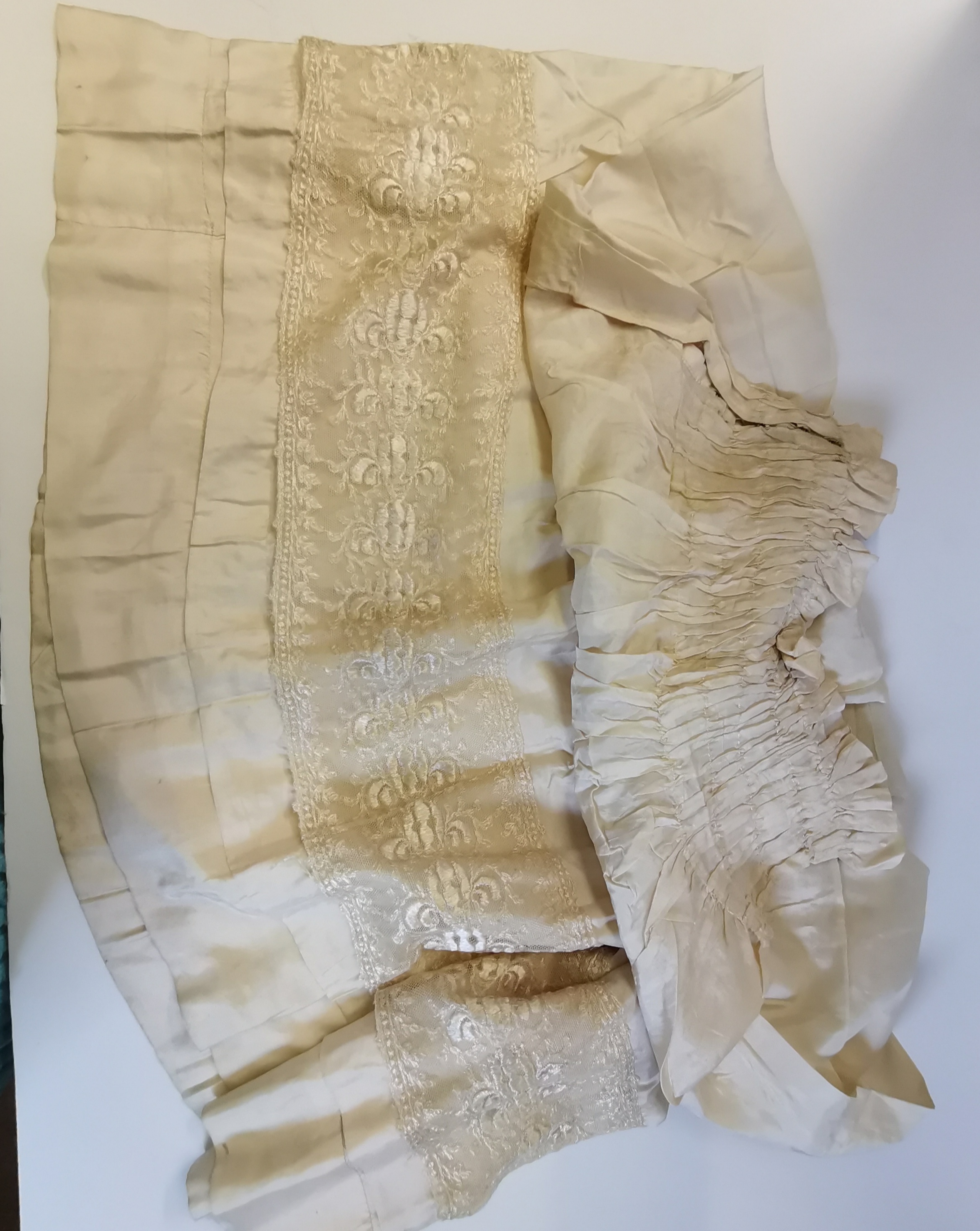 Antique silk and lace items - wedding veil, Christening robe etc - Image 7 of 8