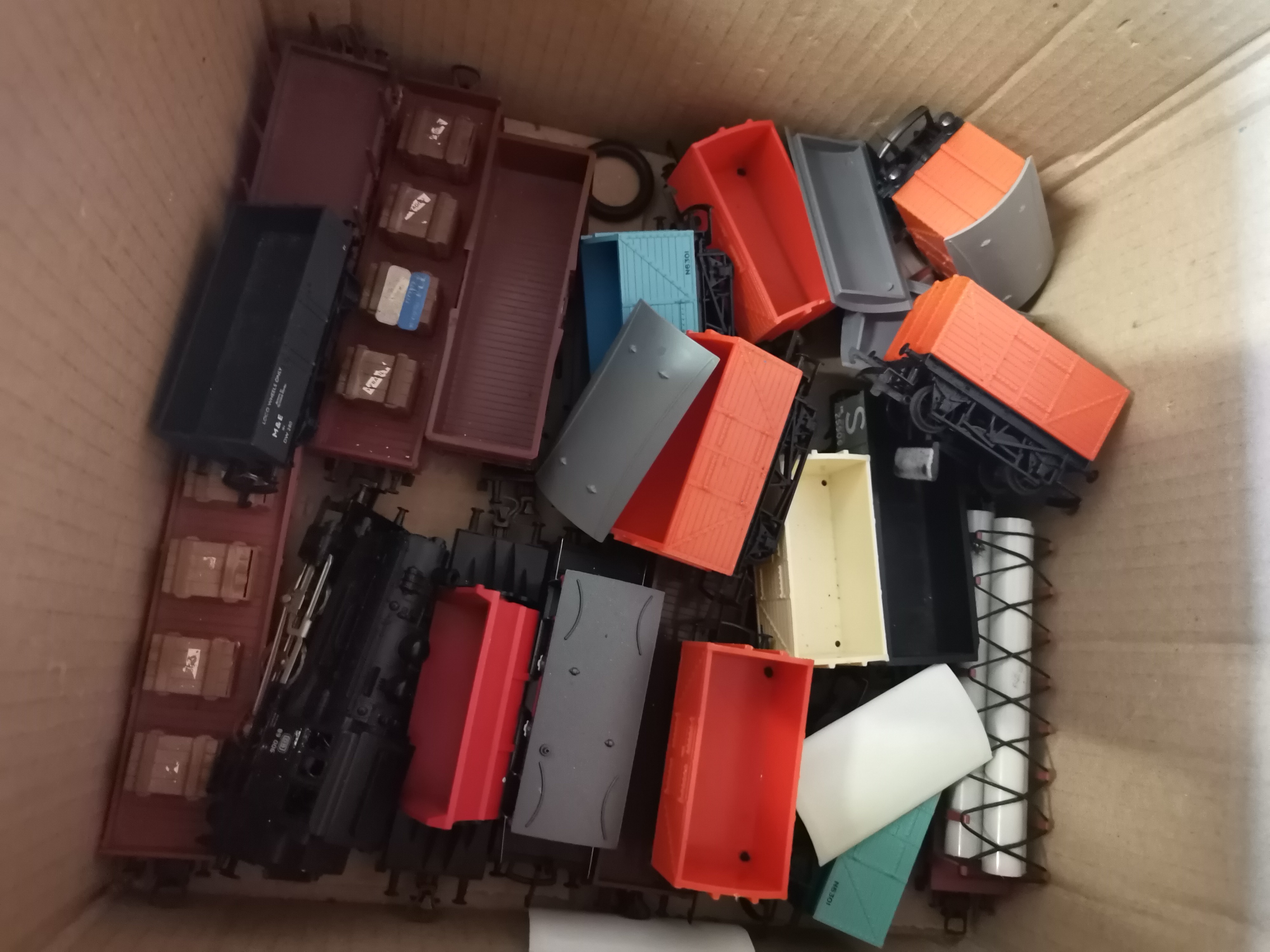 Vintage railway track and accessories, carriages plus x3 boxed scale model railway carriages - Image 3 of 8