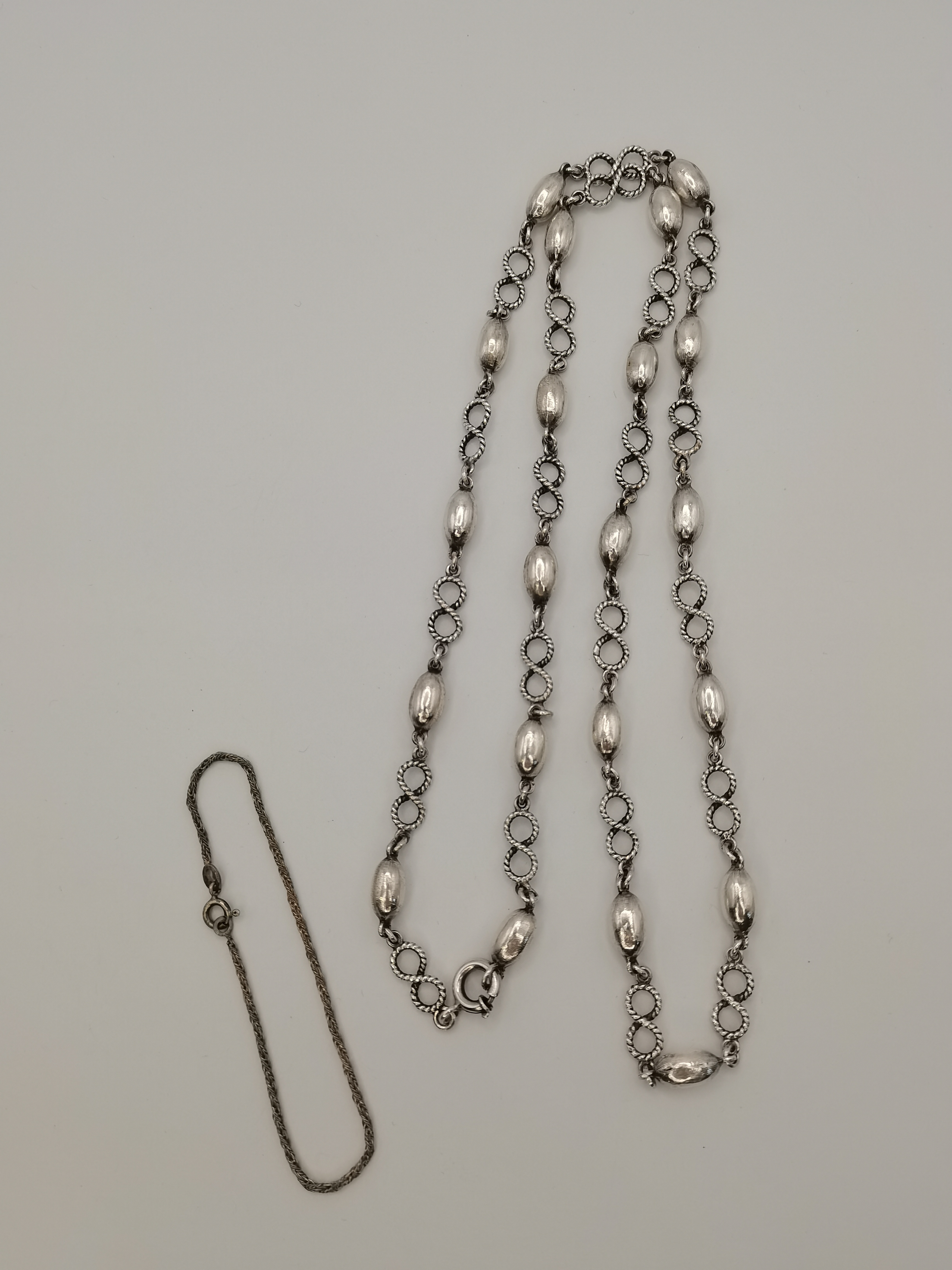 A group of silver necklaces and bracelets - Image 4 of 7