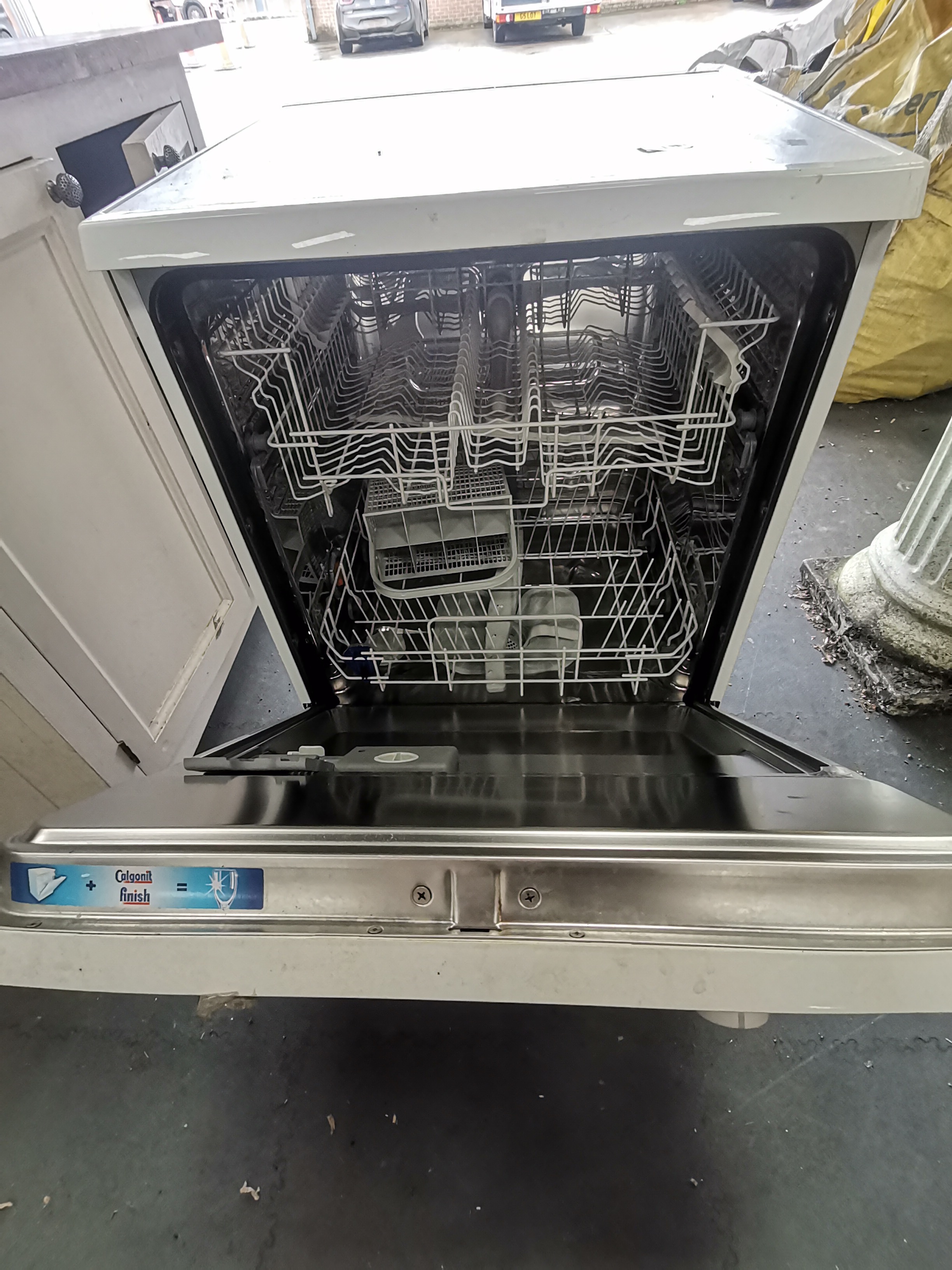 Tempoline Zanussi Dishwasher - Image 2 of 2