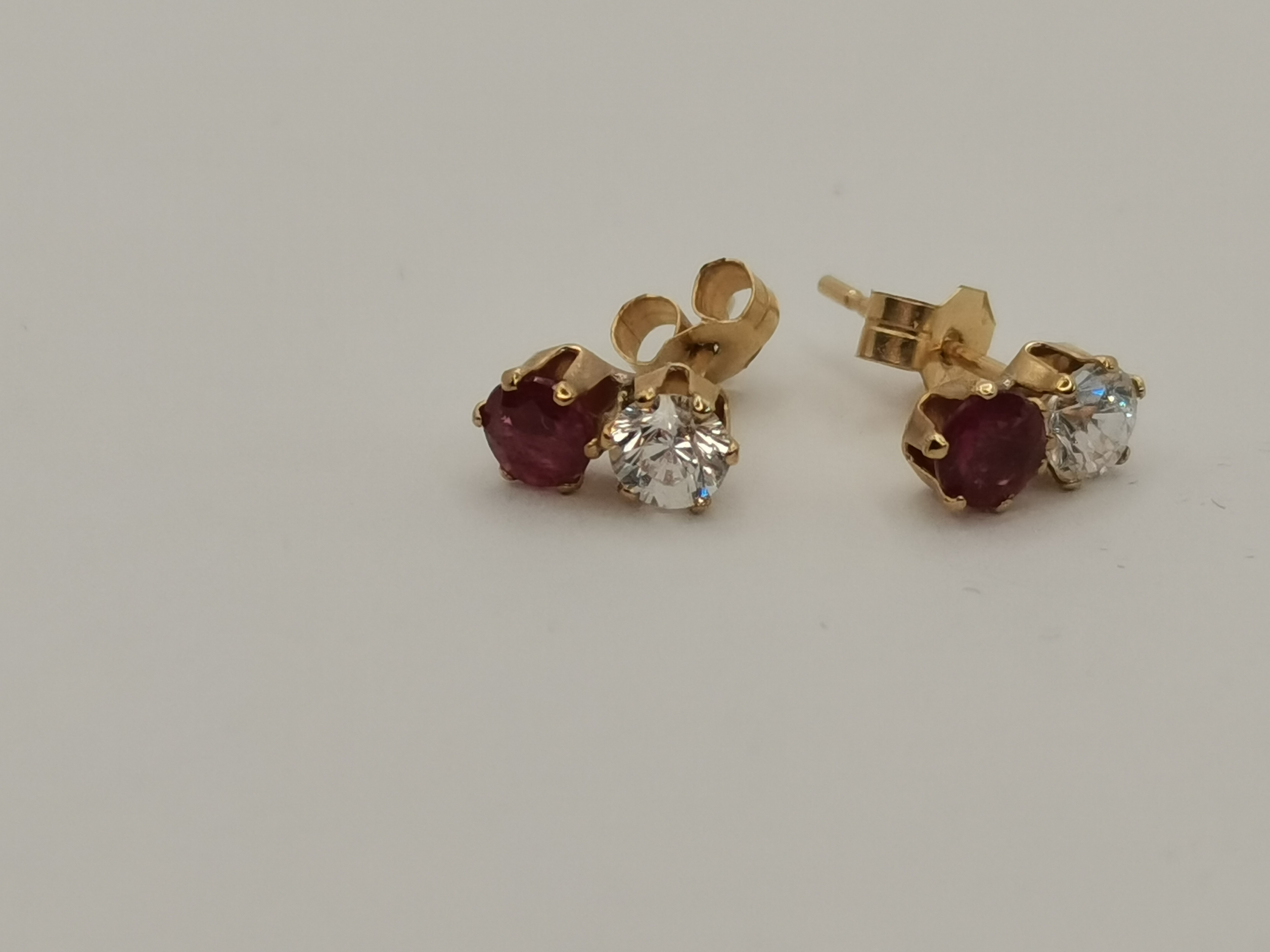 Five pairs of stud earrings - Image 6 of 7