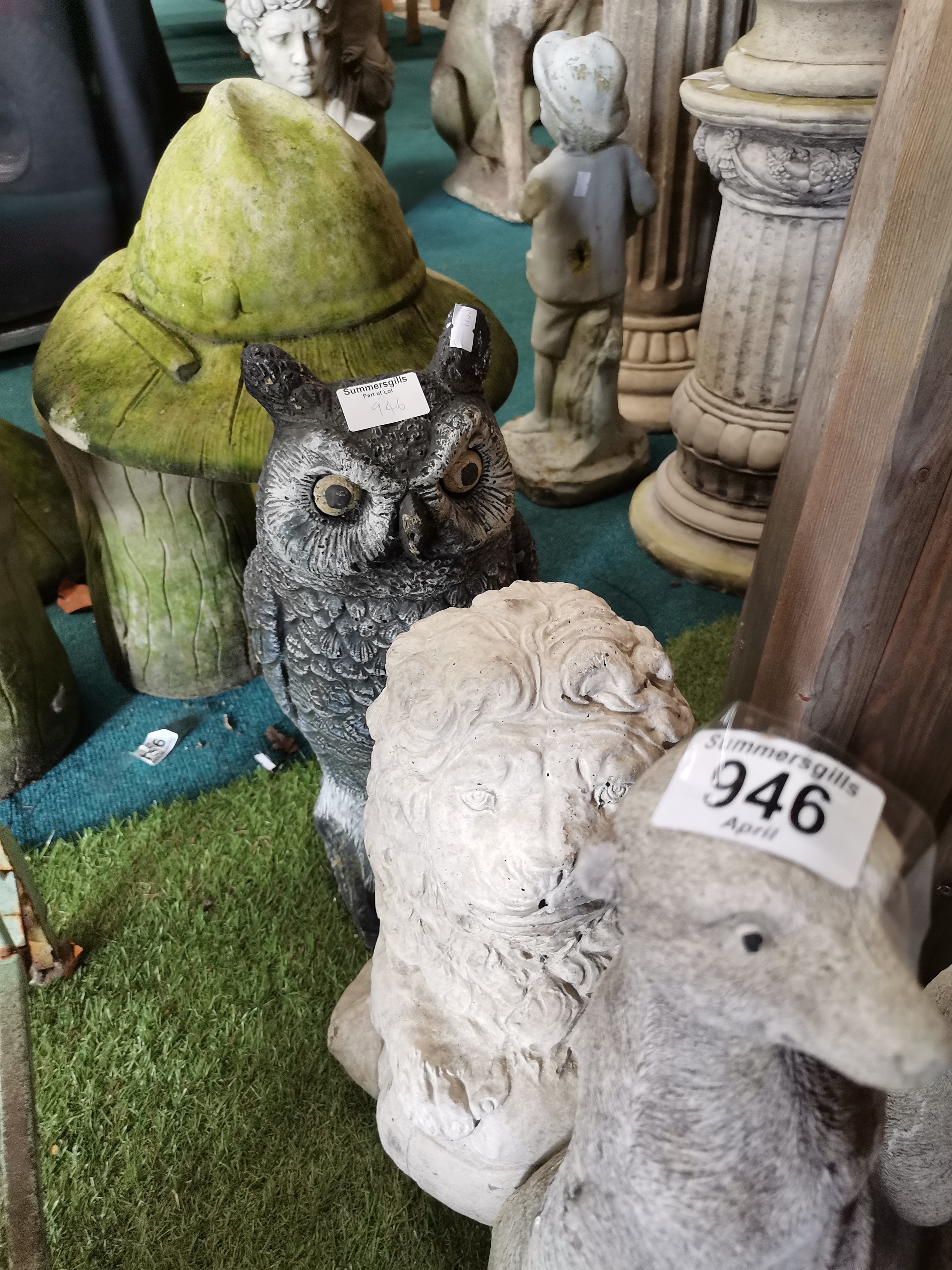 x4 stone garden ornaments - Meerkats, lion and owl - Image 2 of 3