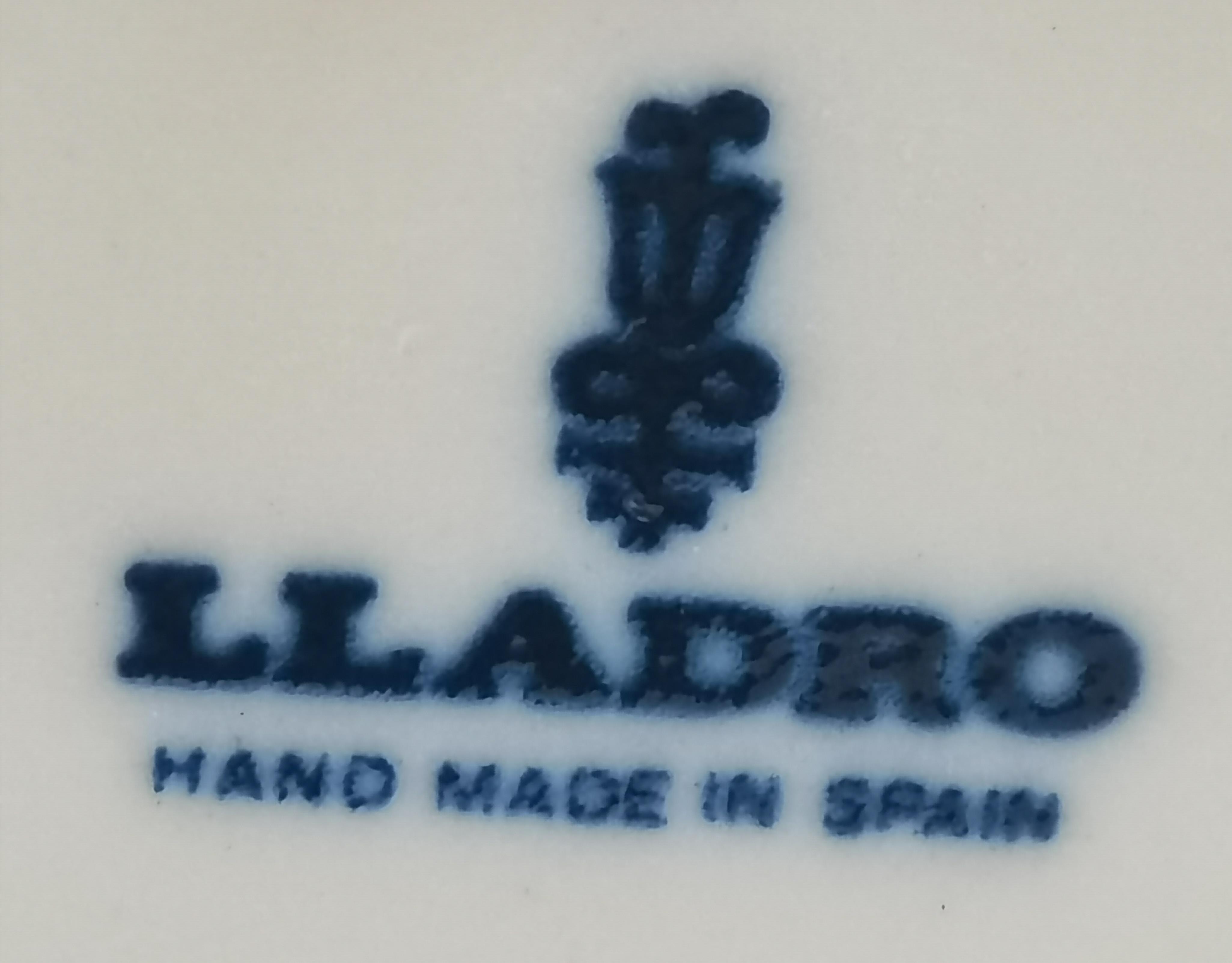 4 x Nao/ Lladro figures plus a Yardley soap dish - Image 7 of 12