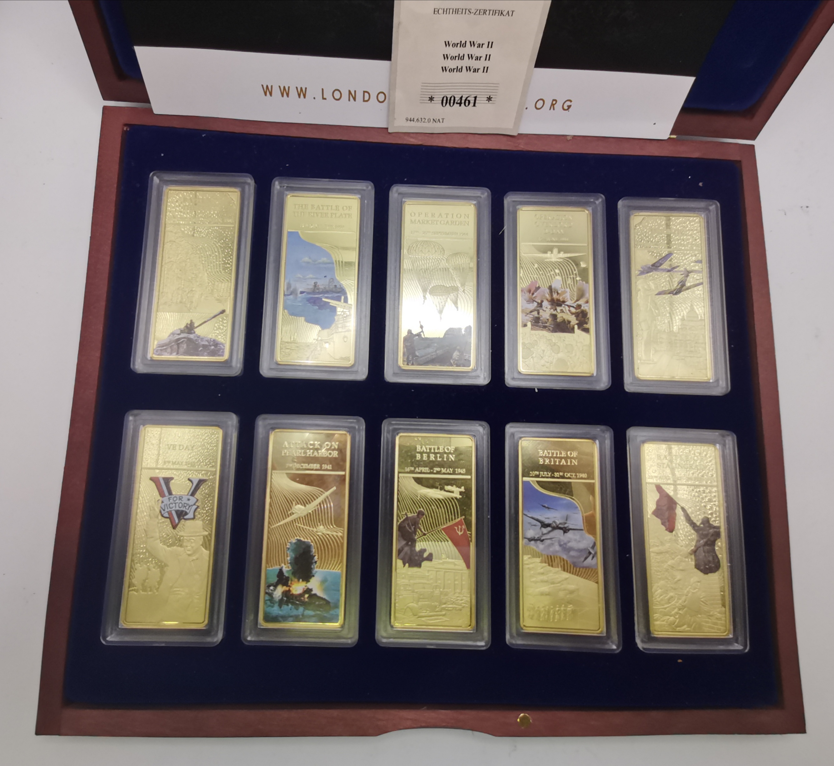 A commemorative proof gold-plated ingot set, "World War II"