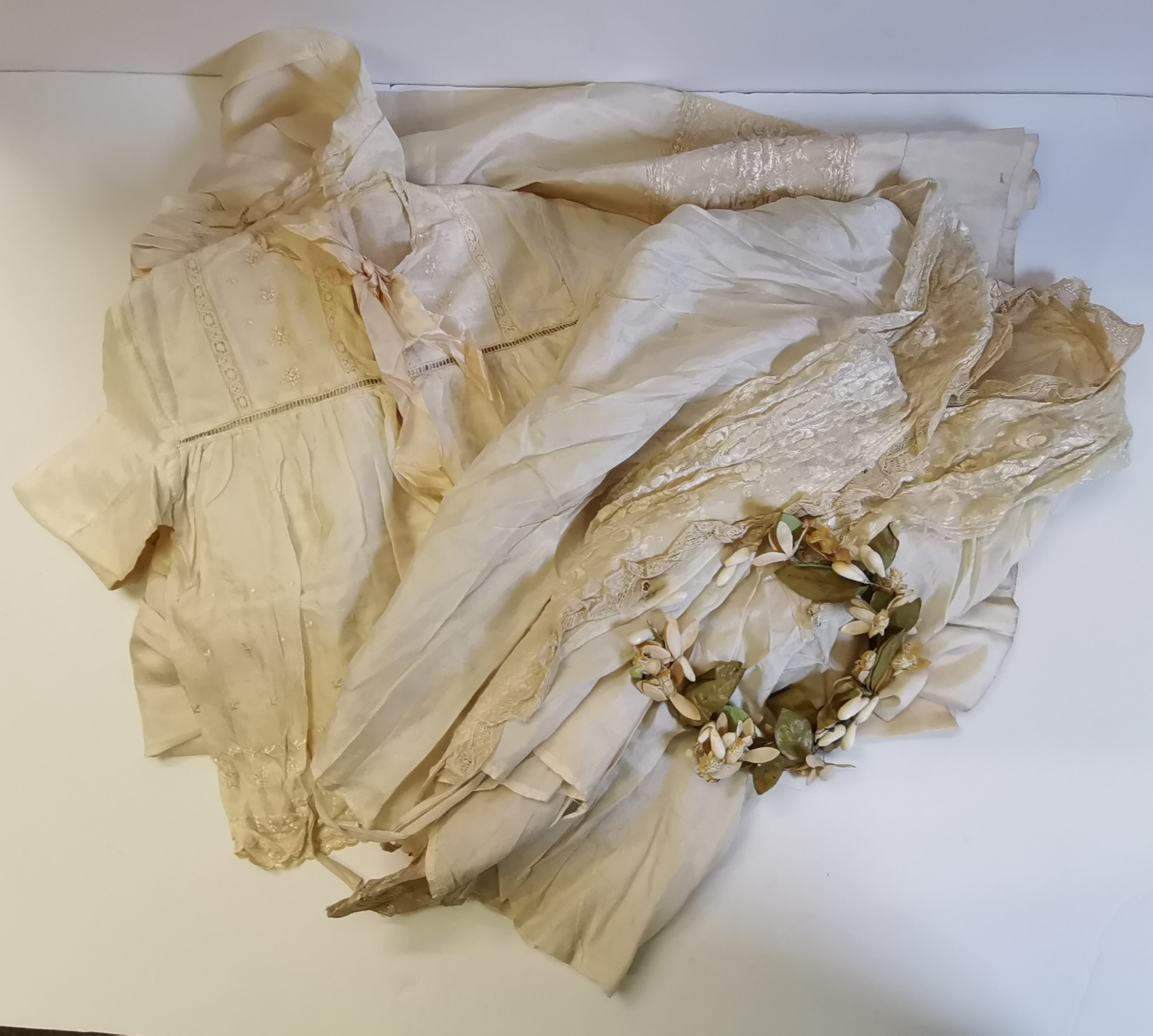 Antique silk and lace items - wedding veil, Christening robe etc - Image 8 of 8