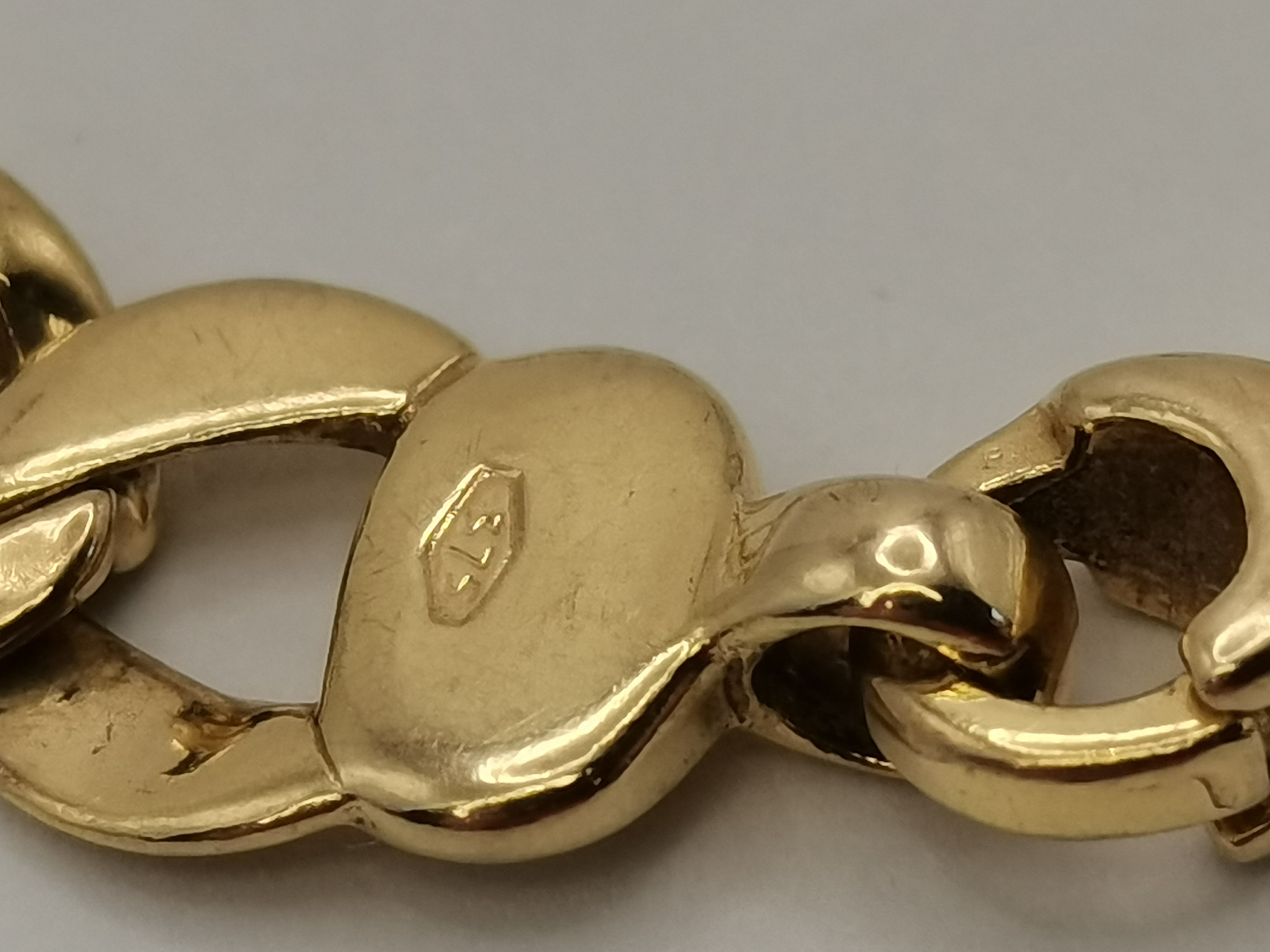 A 9 carat gold fancy link bracelet - Image 3 of 3