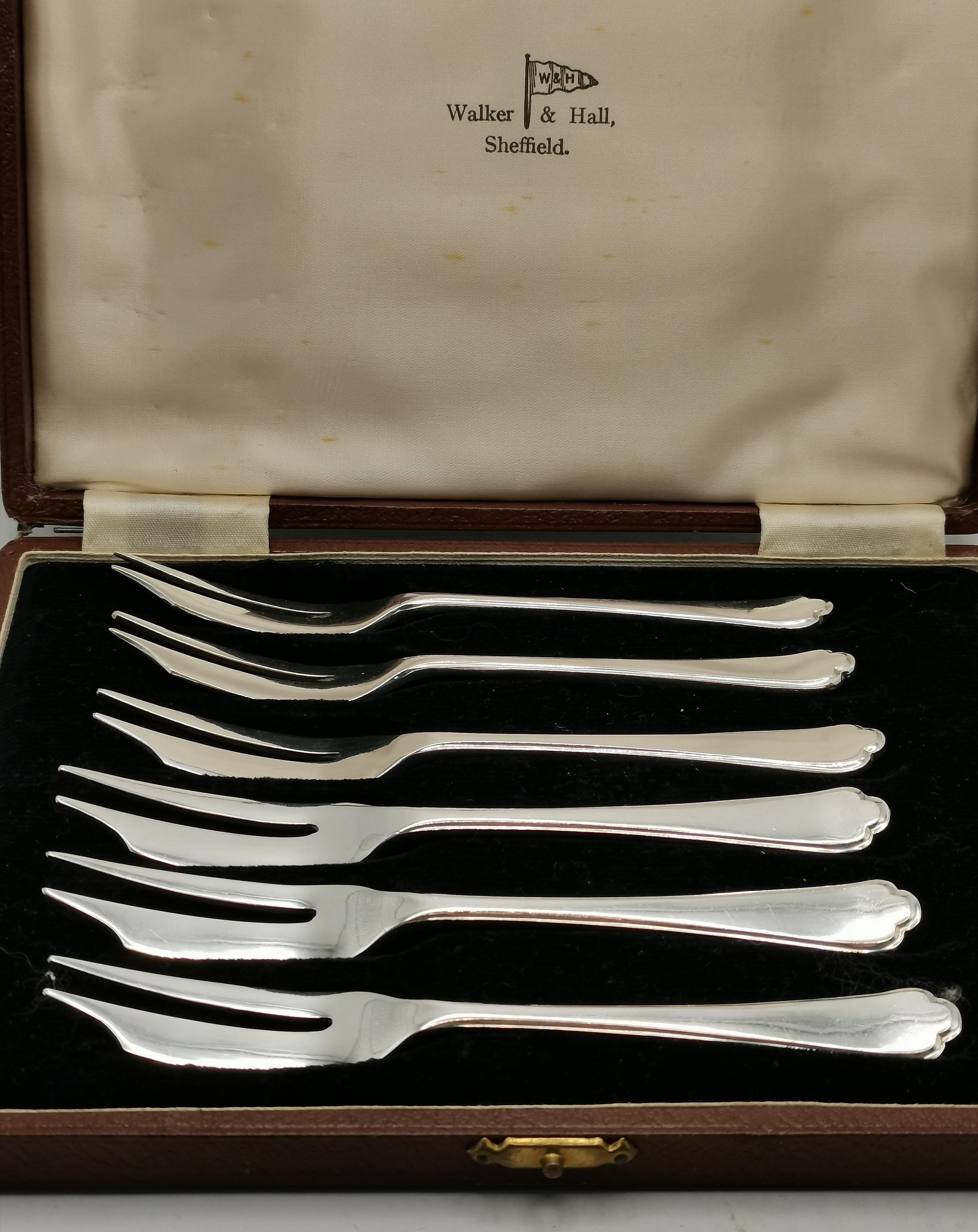 A collection of silver and silver-plated flatware, 20th Century - Image 10 of 11