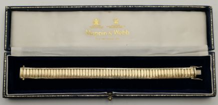 Mappin & Webb: A 9 carat gold bracelet