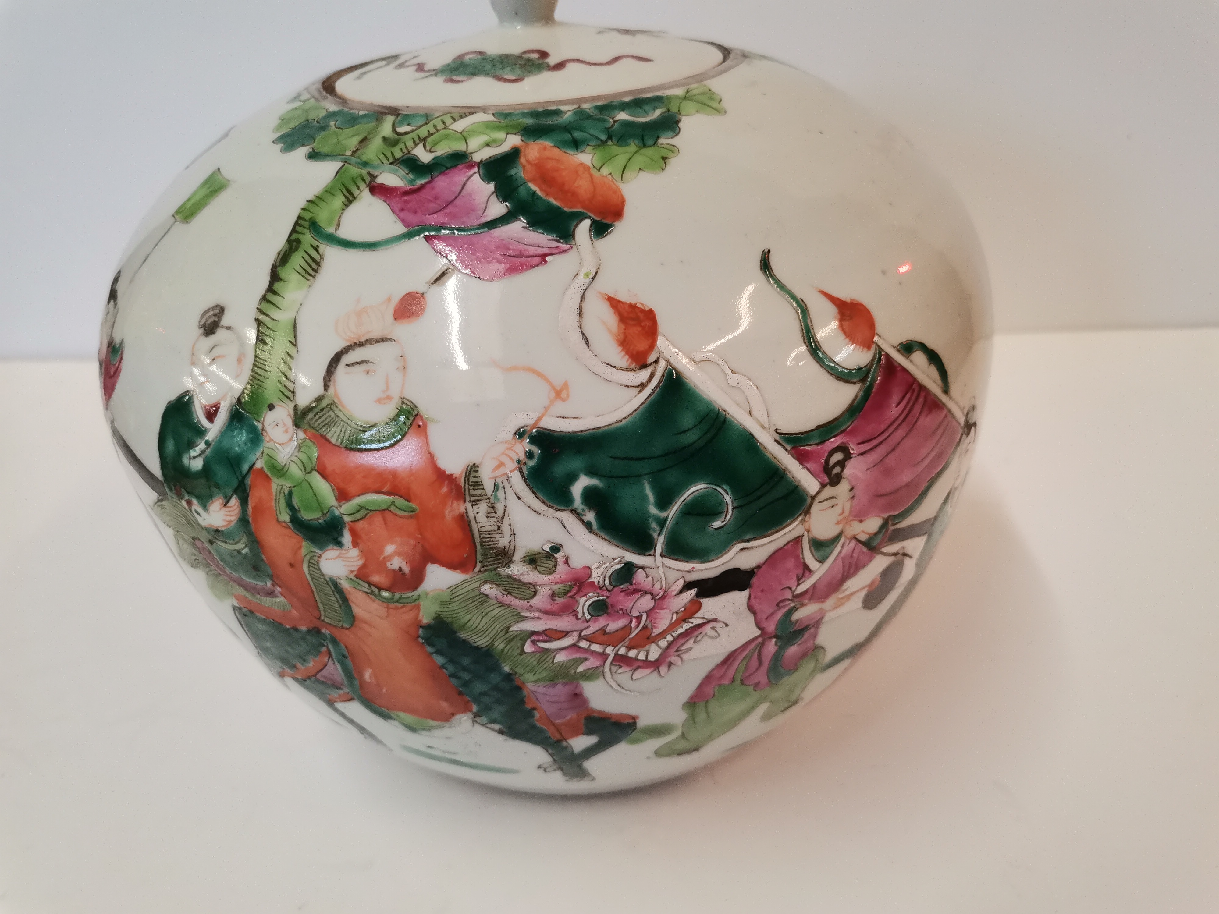 Chinese Famille rose Jar and cover - Image 2 of 4