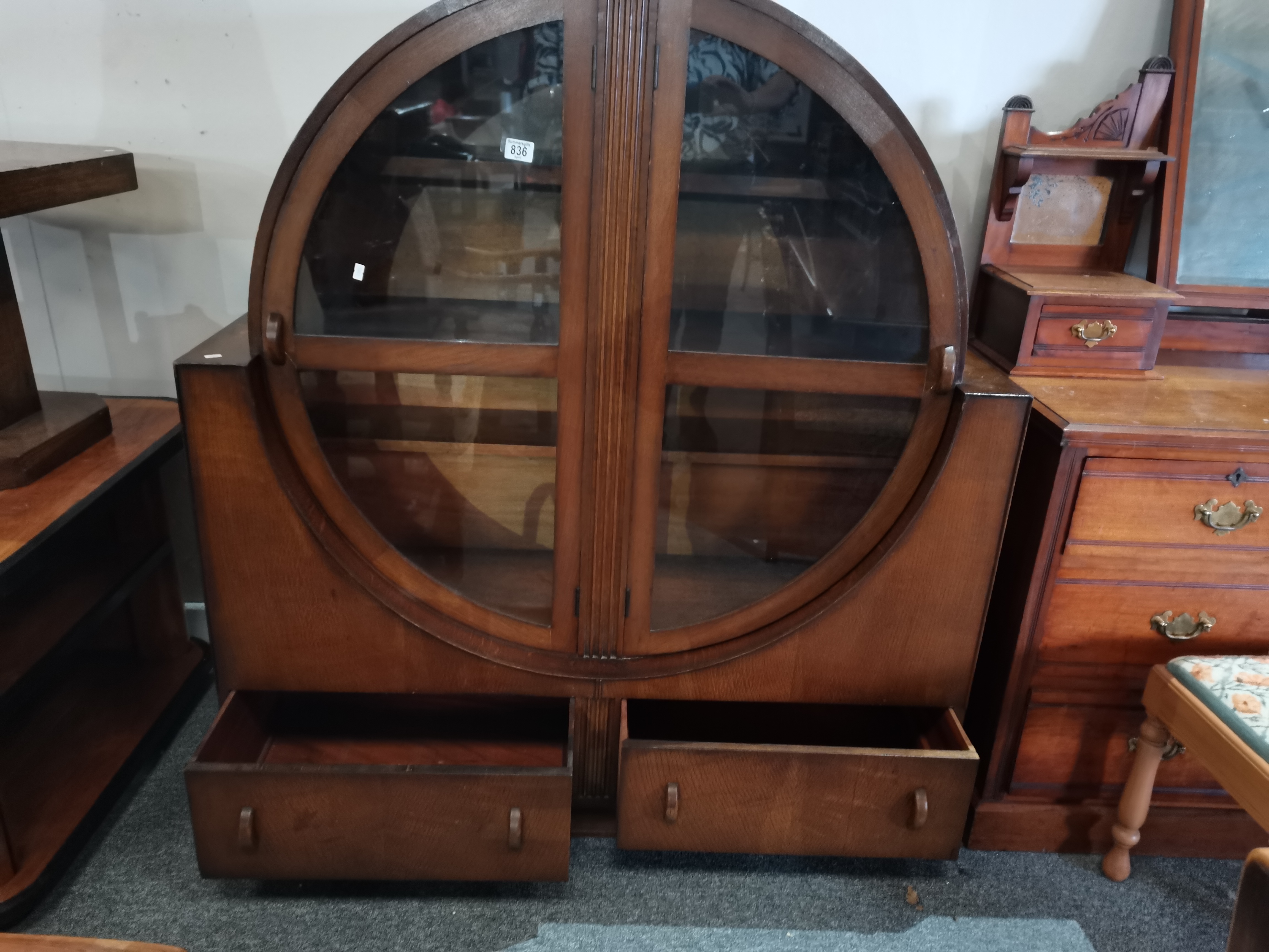 An oak Art Deco display cabinet c1930s, plus 2 Deco style side tables - Image 4 of 4