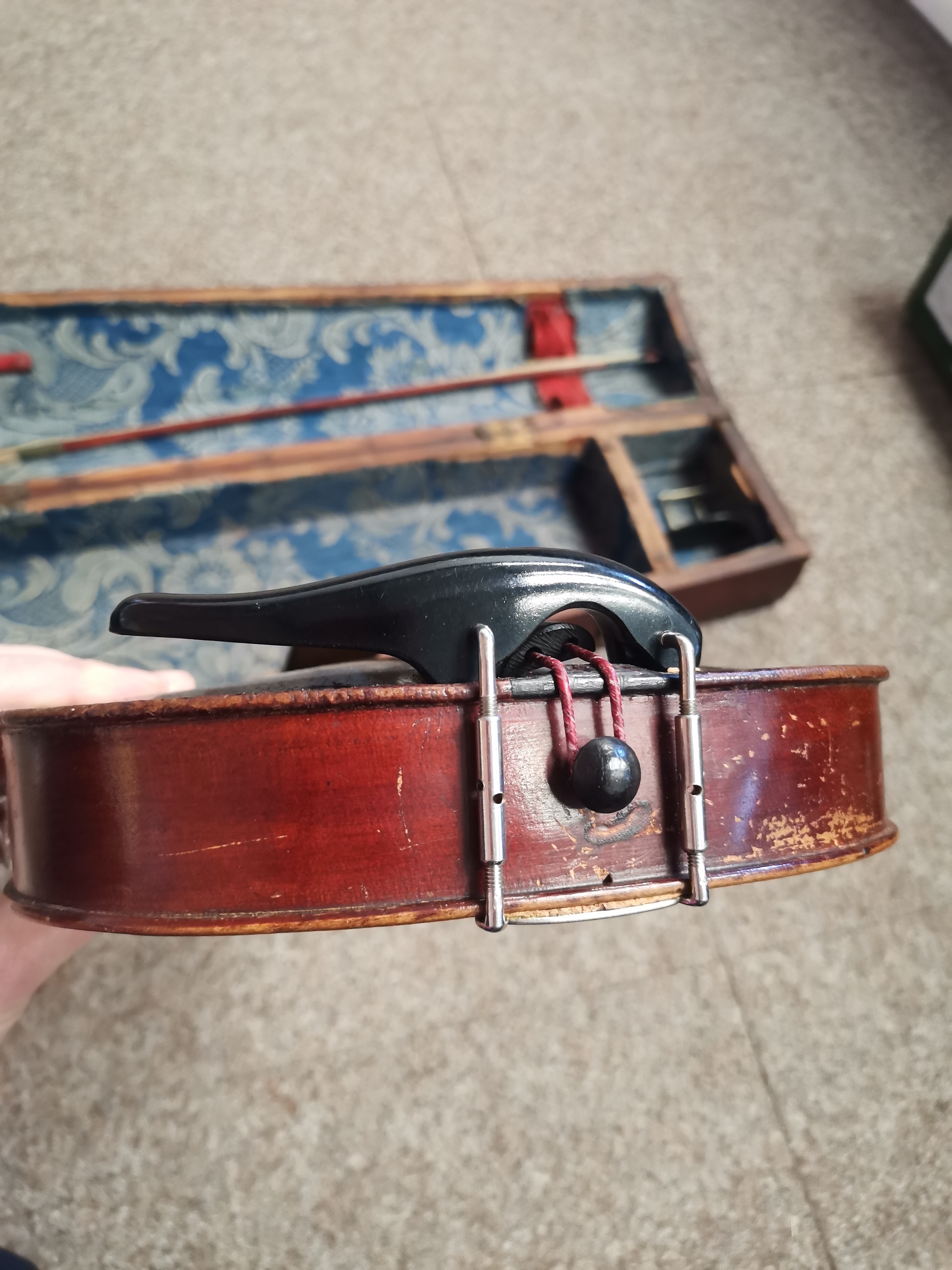 A vintage full (4/4) size violin and bow, in wooden case, plus Gnome Universal Alpha light - Image 10 of 12