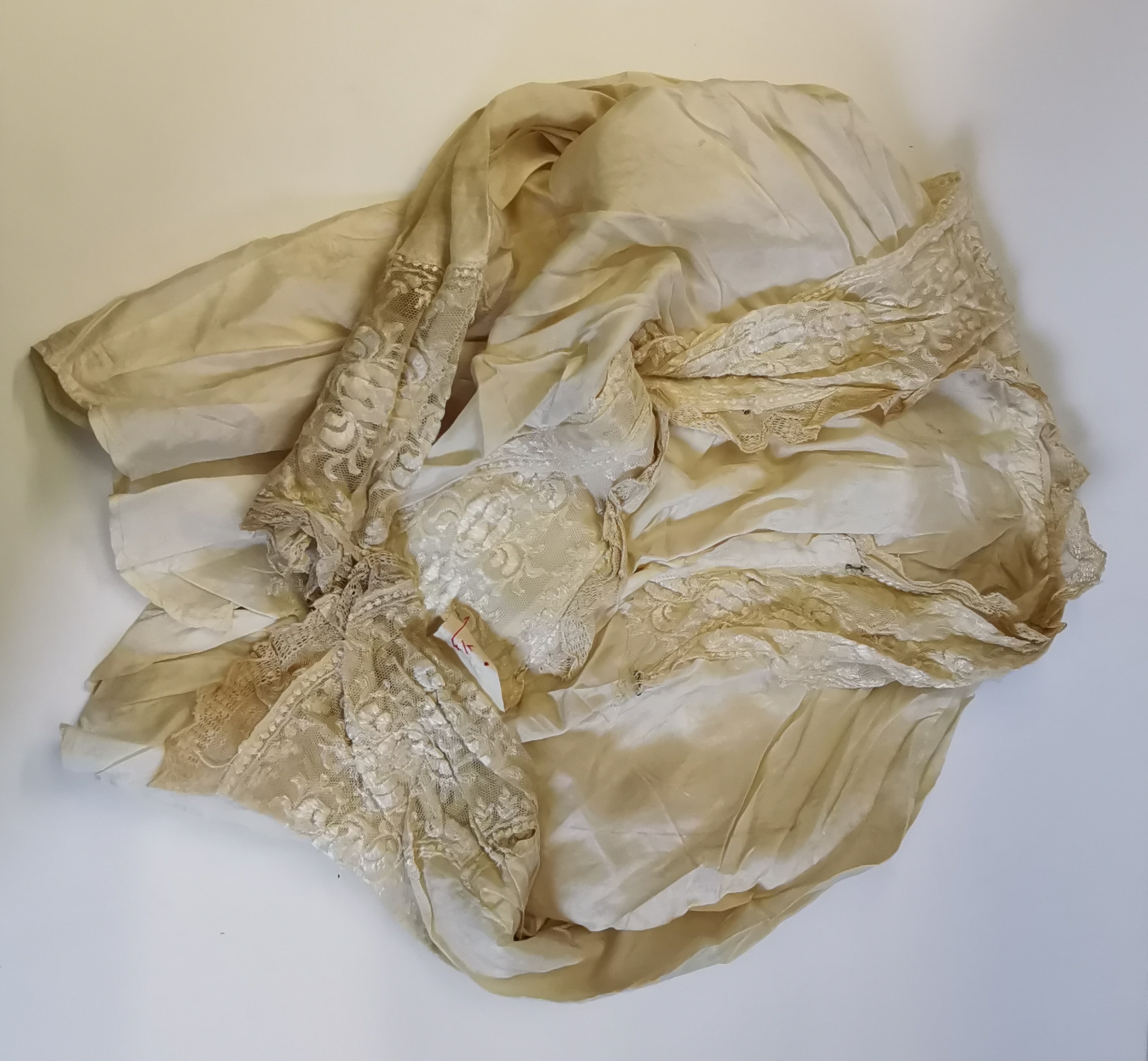 Antique silk and lace items - wedding veil, Christening robe etc - Image 6 of 8