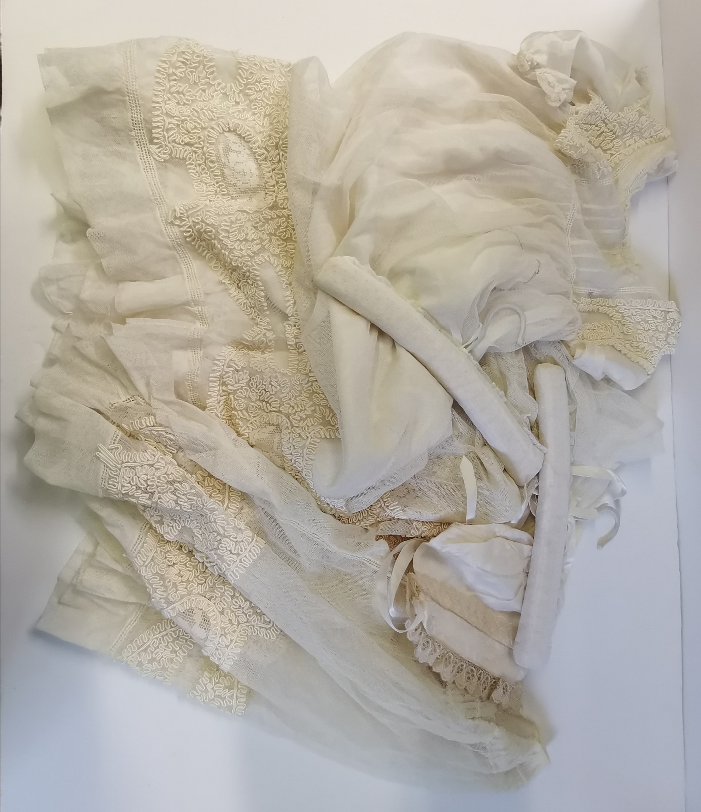 Antique silk and lace items - wedding veil, Christening robe etc - Image 3 of 8