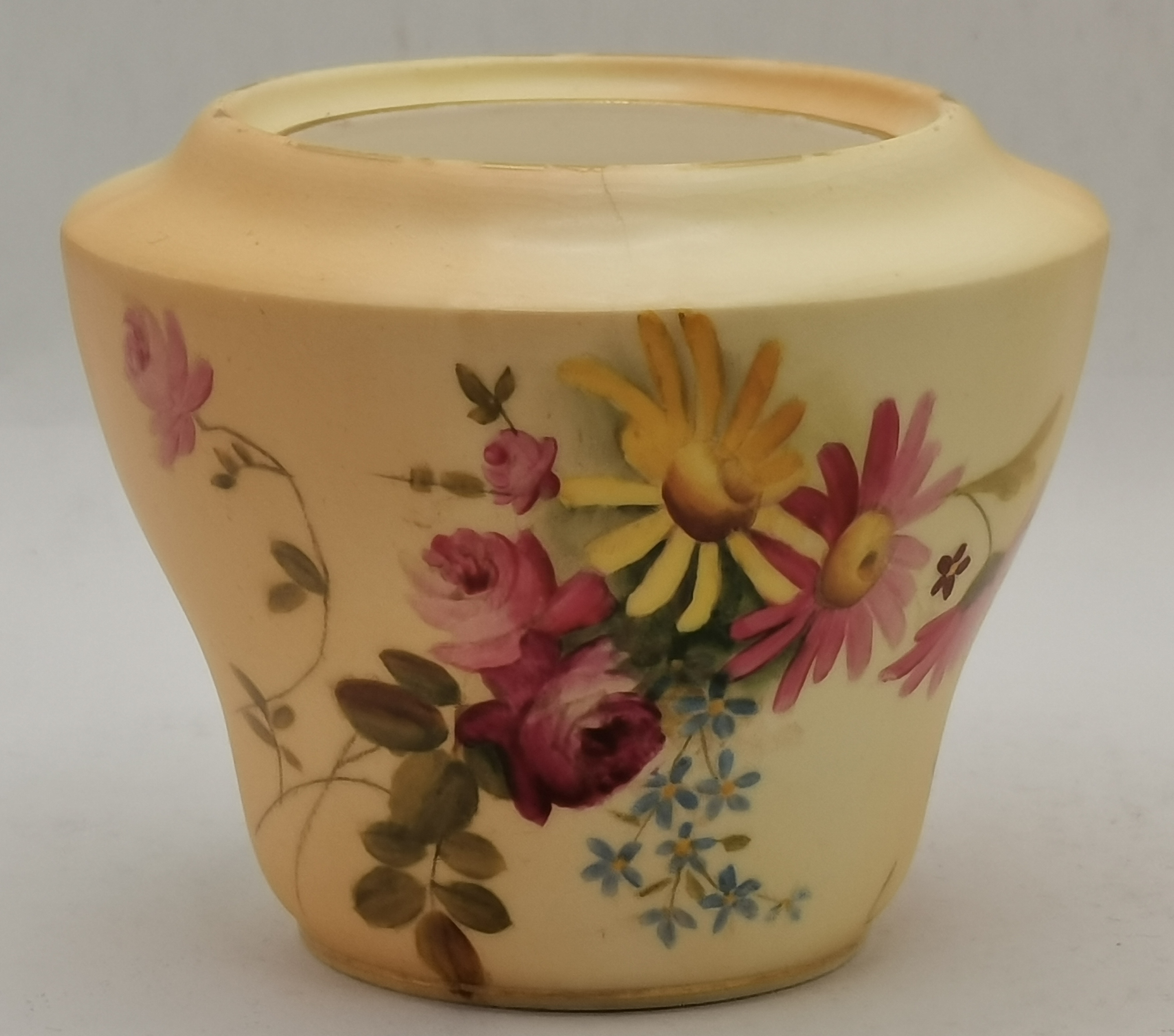 A small group of Royal Worcester blush ivory wares - Image 6 of 9